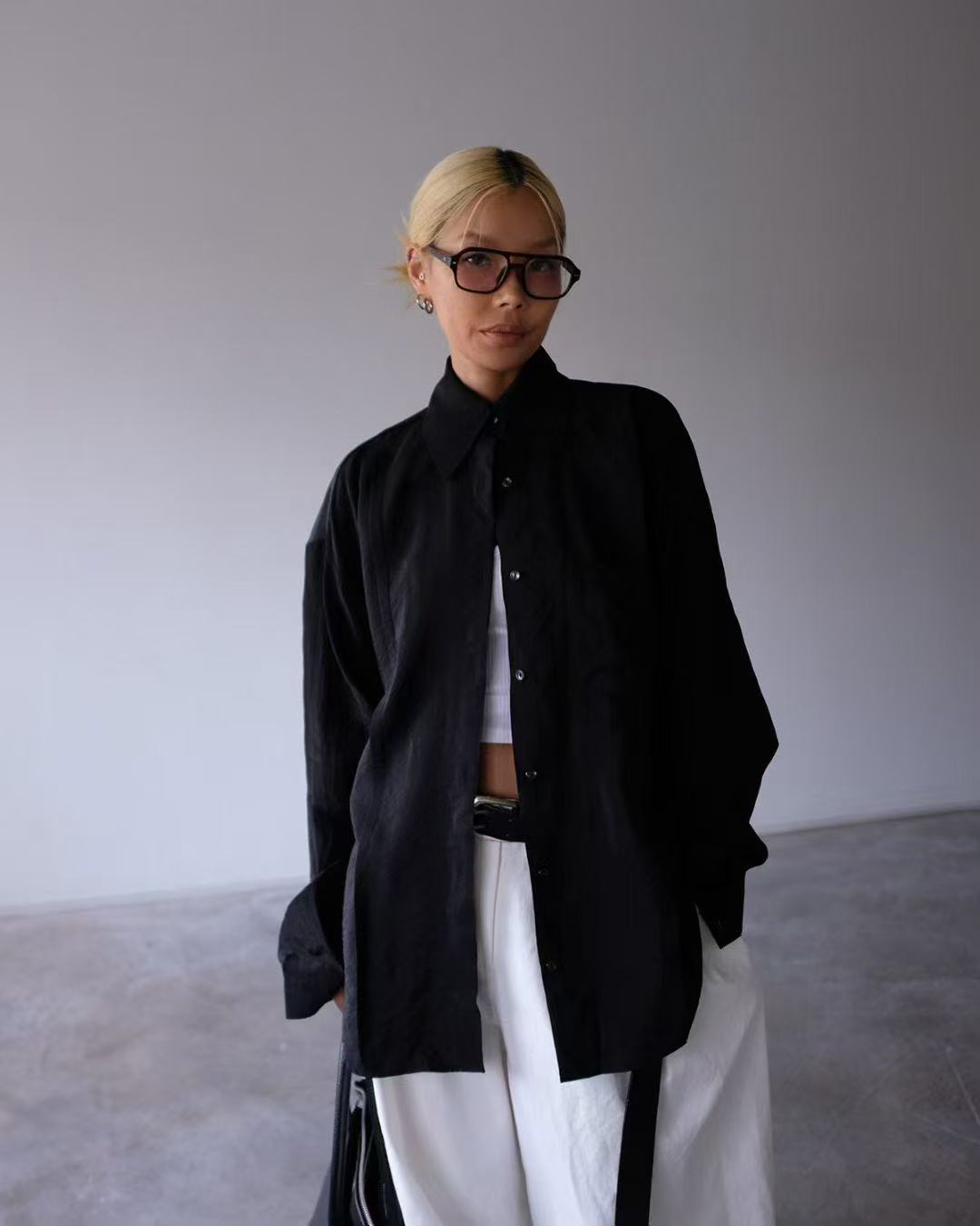 Polo collar single pocket solid color simple shirt