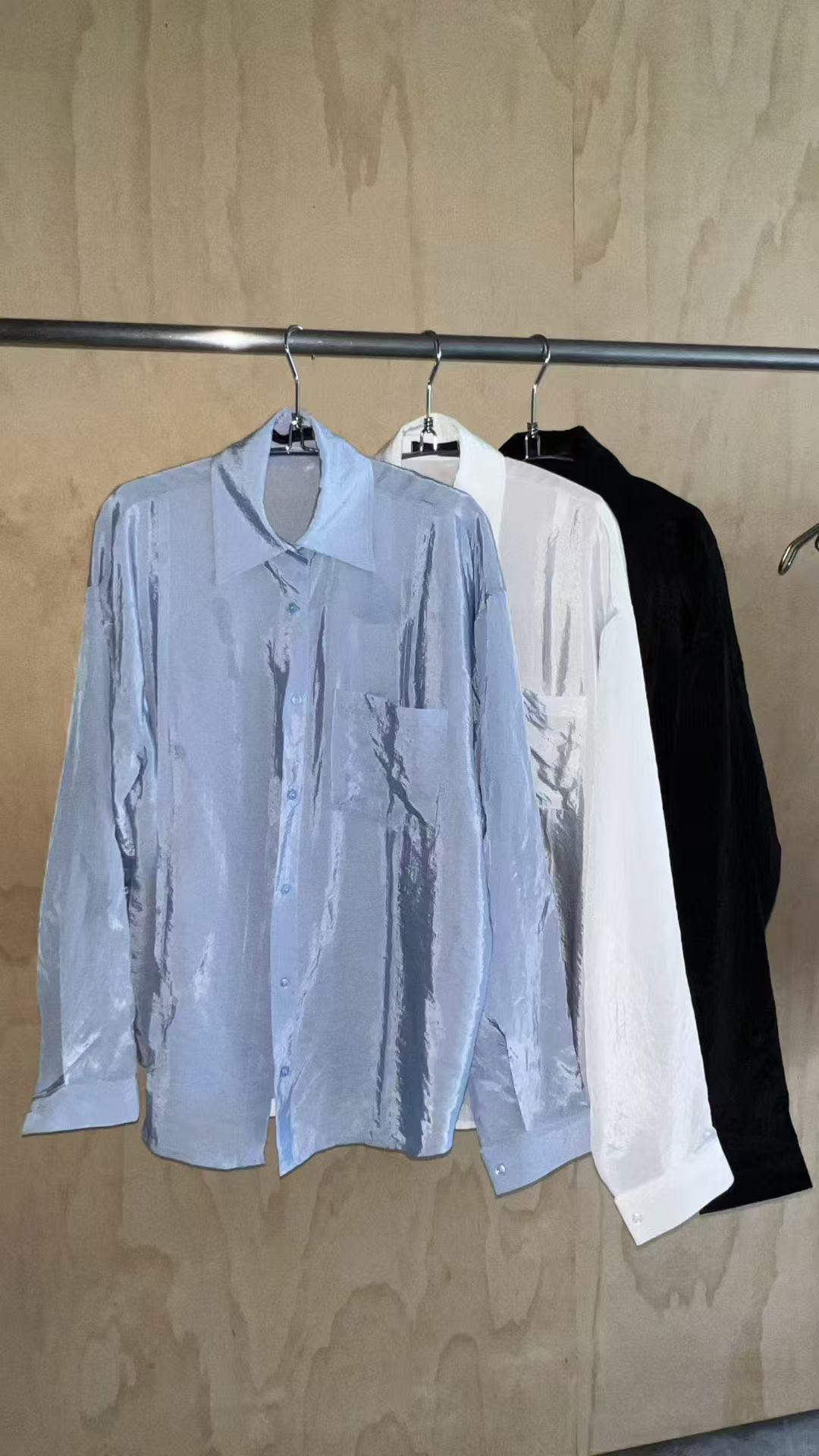 Polo collar single pocket solid color simple shirt