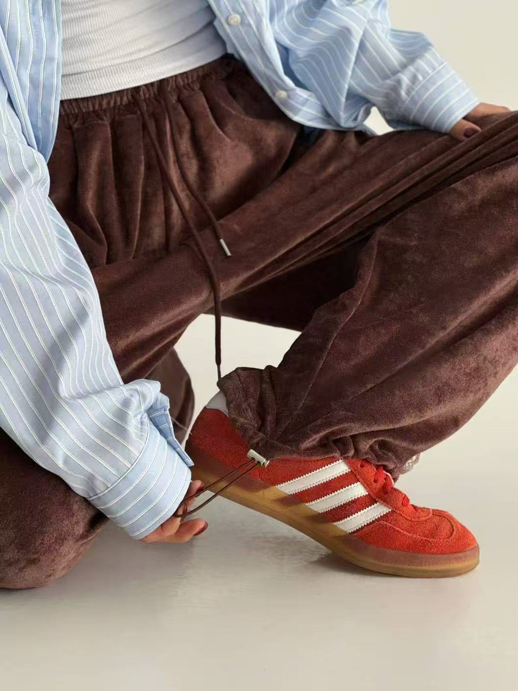 鬆緊腰蕾絲邊槓條休閒長褲