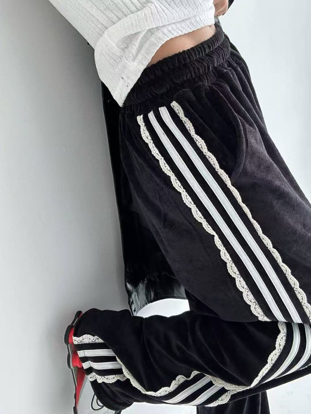 鬆緊腰蕾絲邊槓條休閒長褲