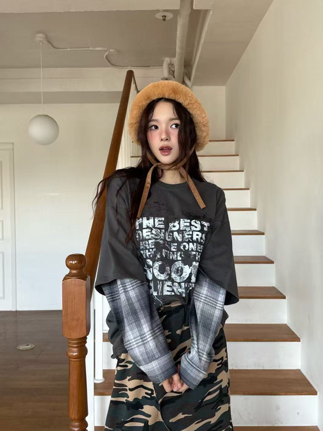 假兩件圓領字母格紋袖開襟衫T卹上衣