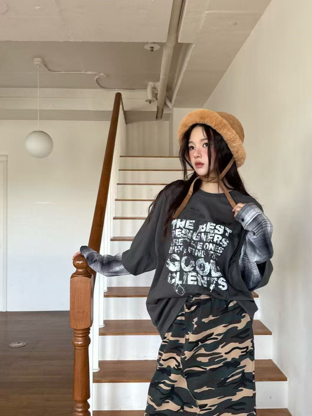 假兩件圓領字母格紋袖開襟衫T卹上衣