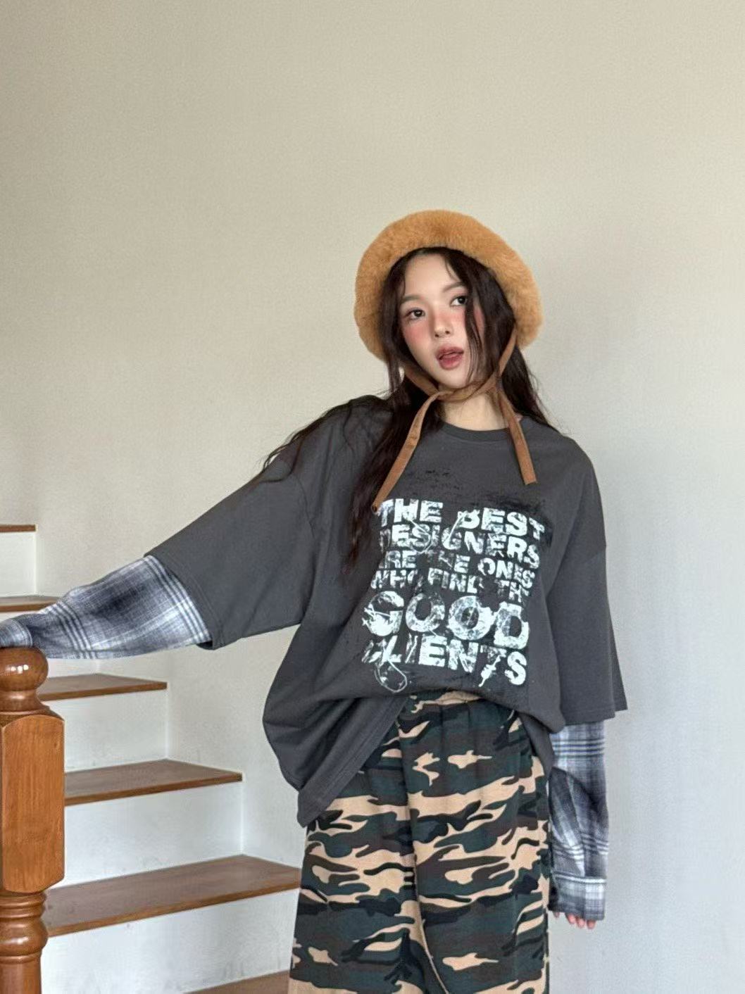 假兩件圓領字母格紋袖開襟衫T卹上衣