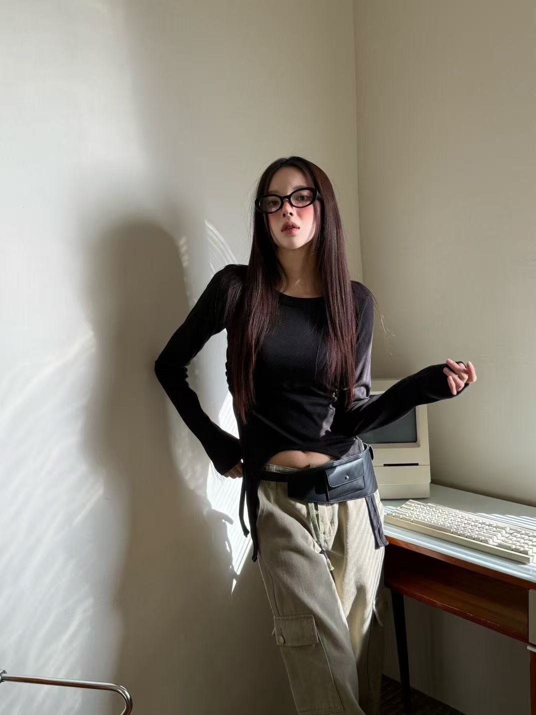 下擺掛帶純色圓領百搭顯瘦長袖T卹