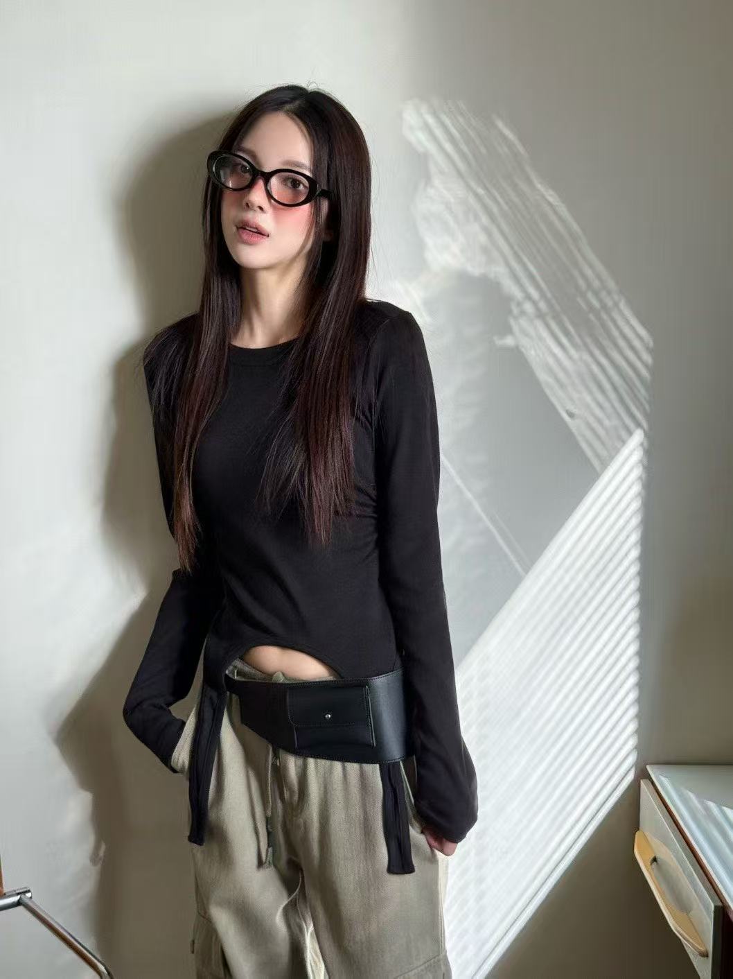 下擺掛帶純色圓領百搭顯瘦長袖T卹