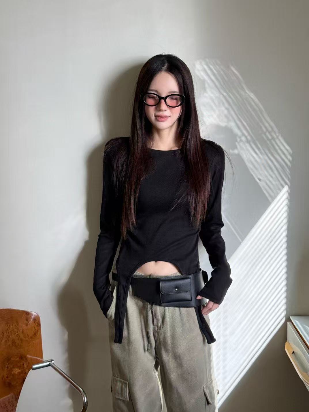 下擺掛帶純色圓領百搭顯瘦長袖T卹