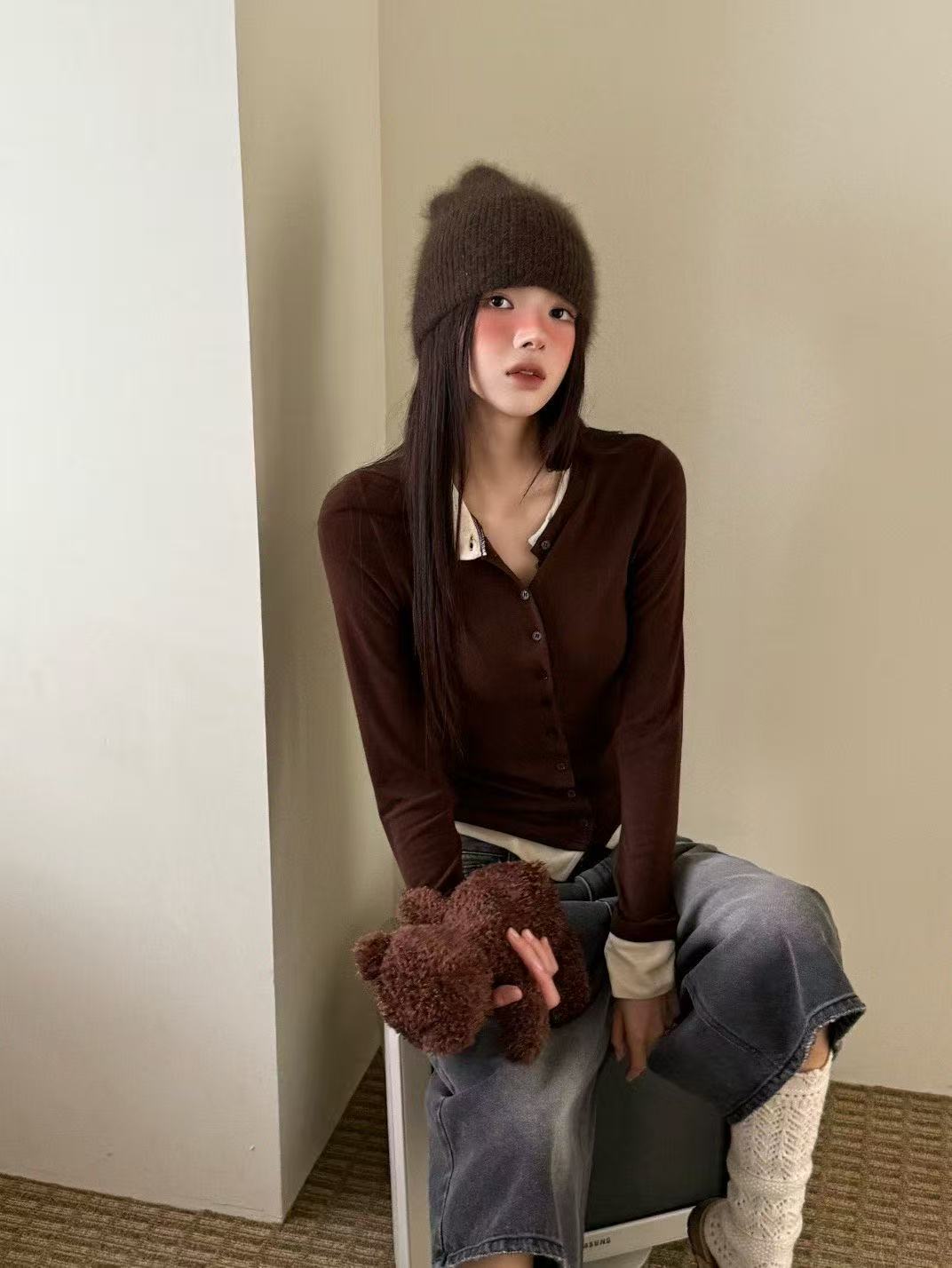 圓領扣描邊拼色修身彈性上衣