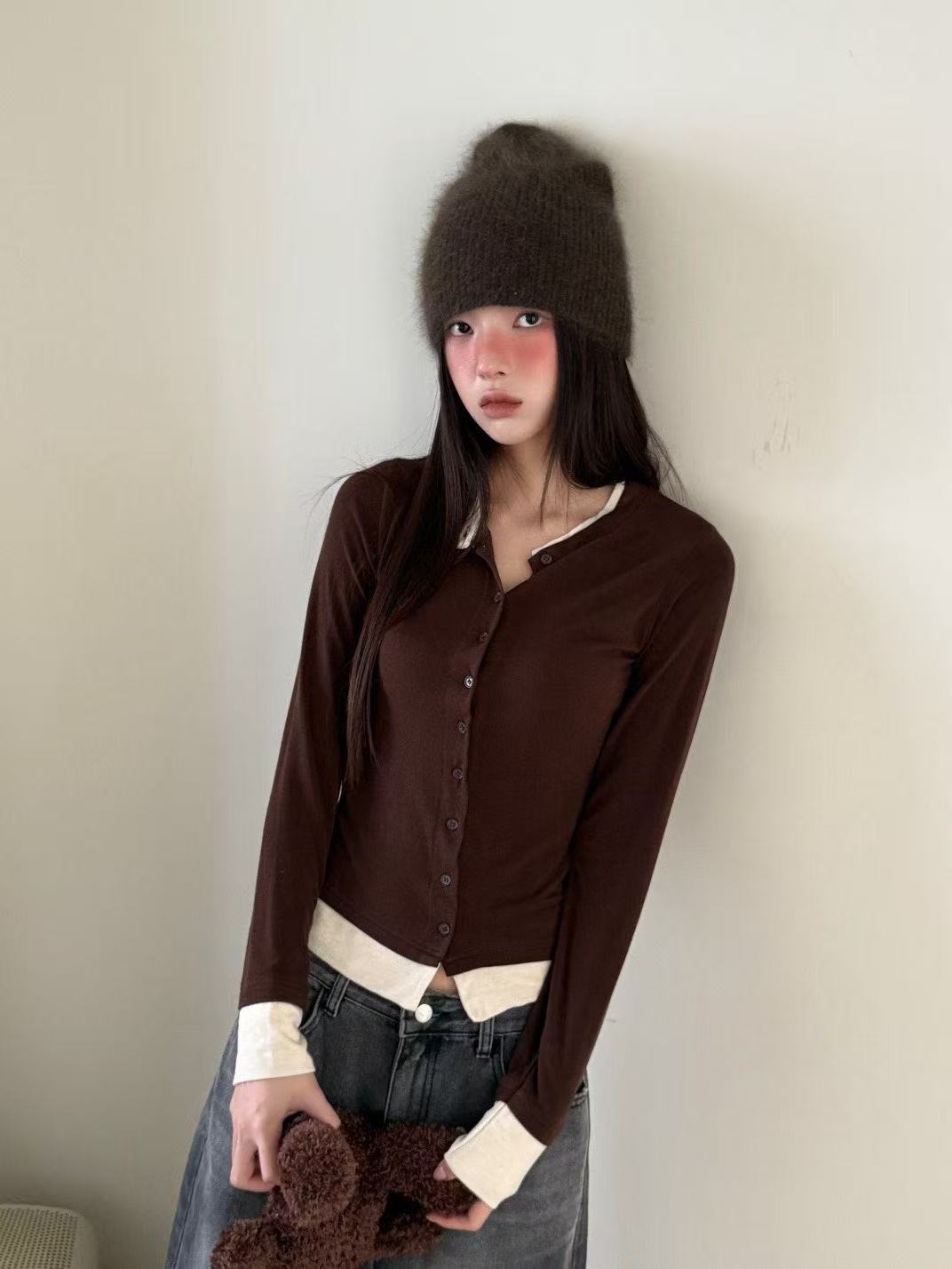 圓領扣描邊拼色修身彈性上衣