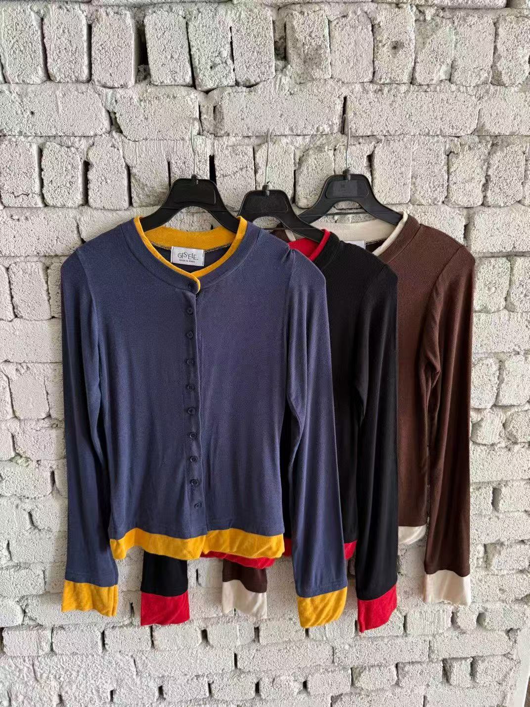 圓領扣描邊拼色修身彈性上衣