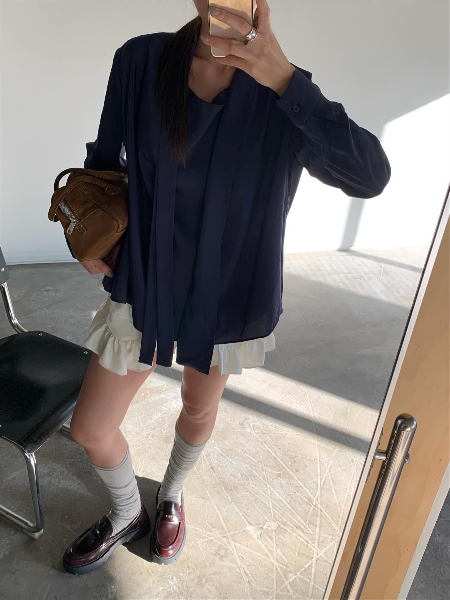 飄帶領設計感百搭純色上衣