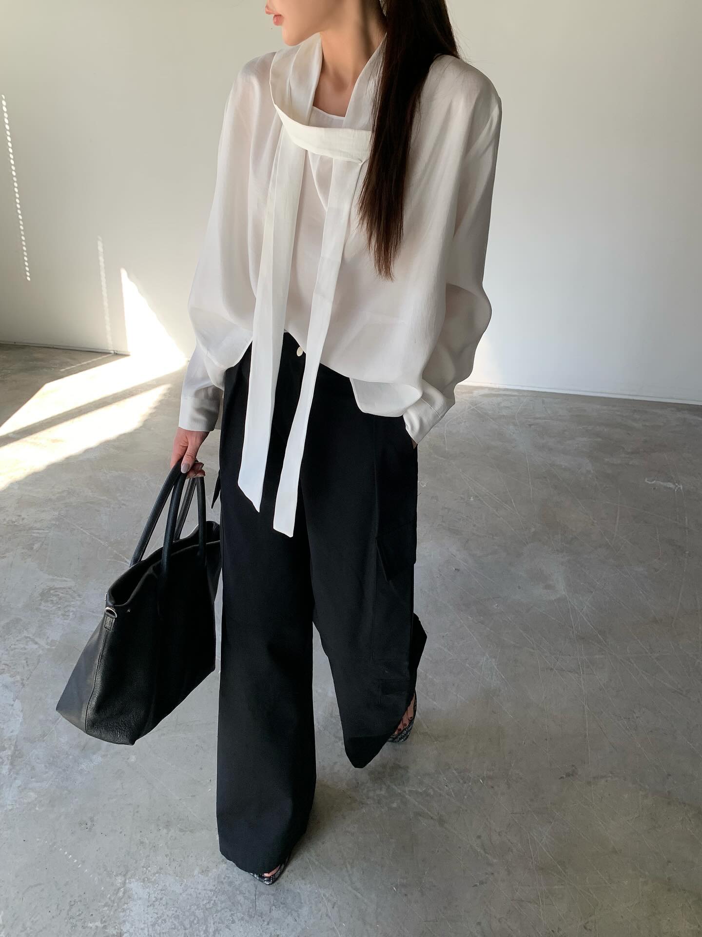 飄帶領設計感百搭純色上衣