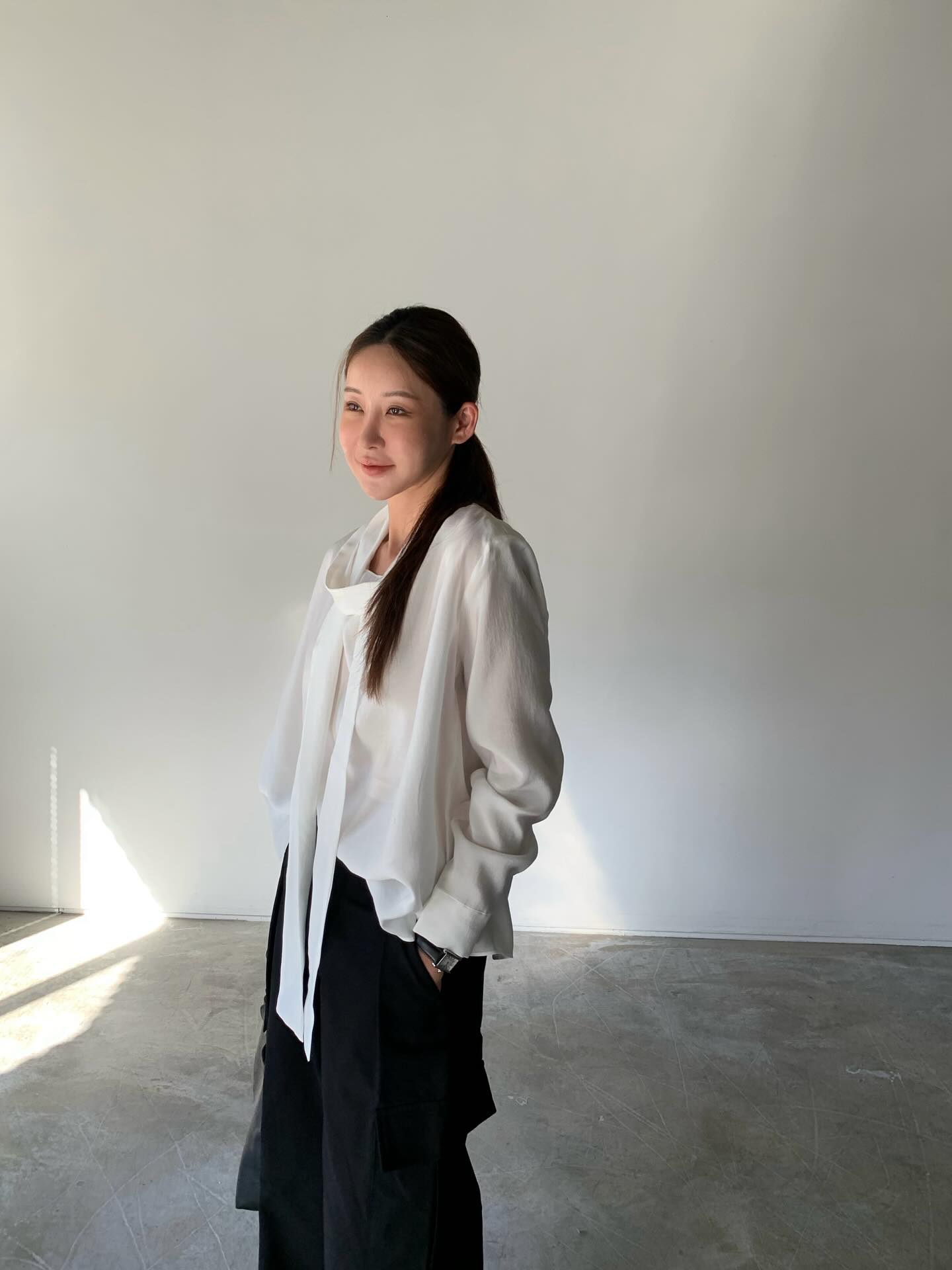 飄帶領設計感百搭純色上衣