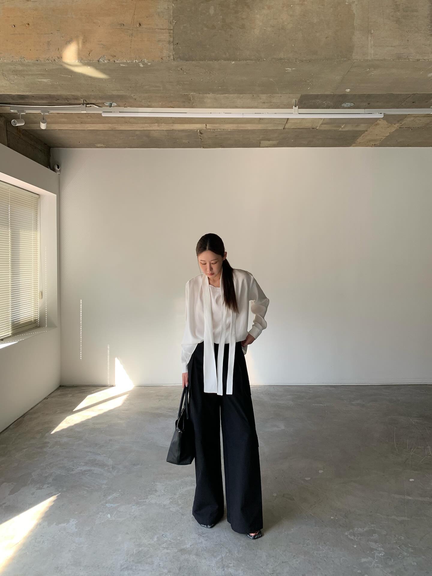 飄帶領設計感百搭純色上衣