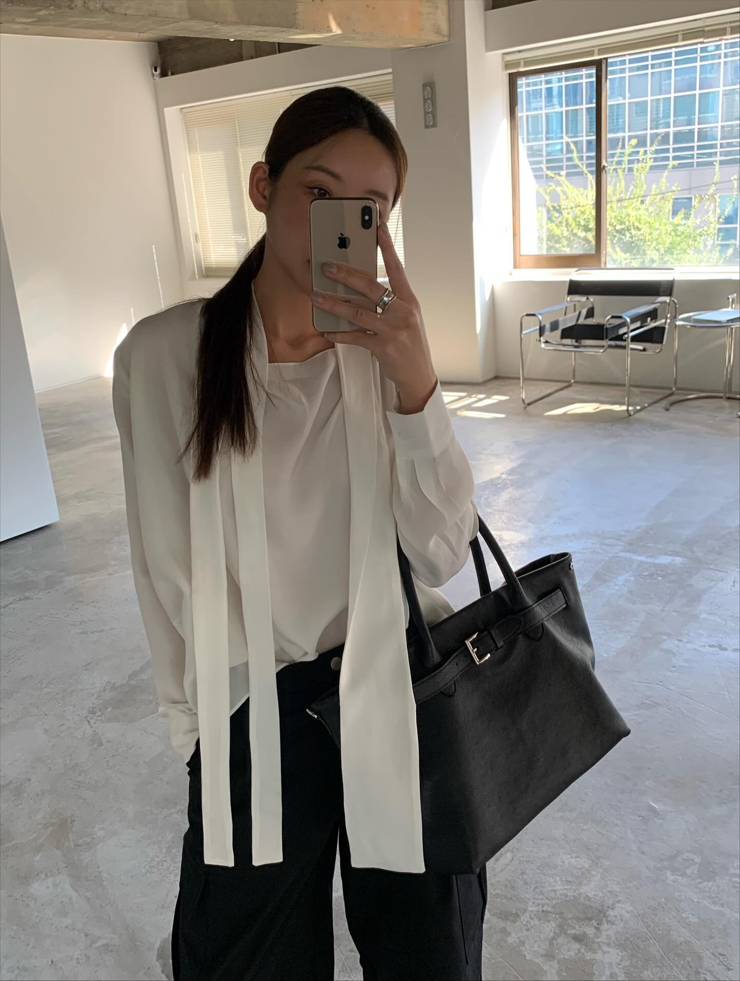 飄帶領設計感百搭純色上衣