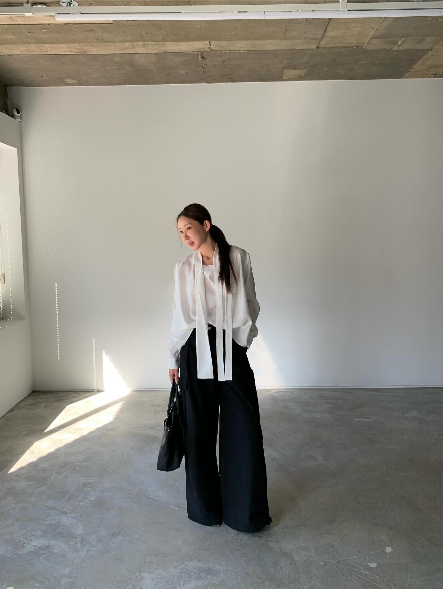 飄帶領設計感百搭純色上衣