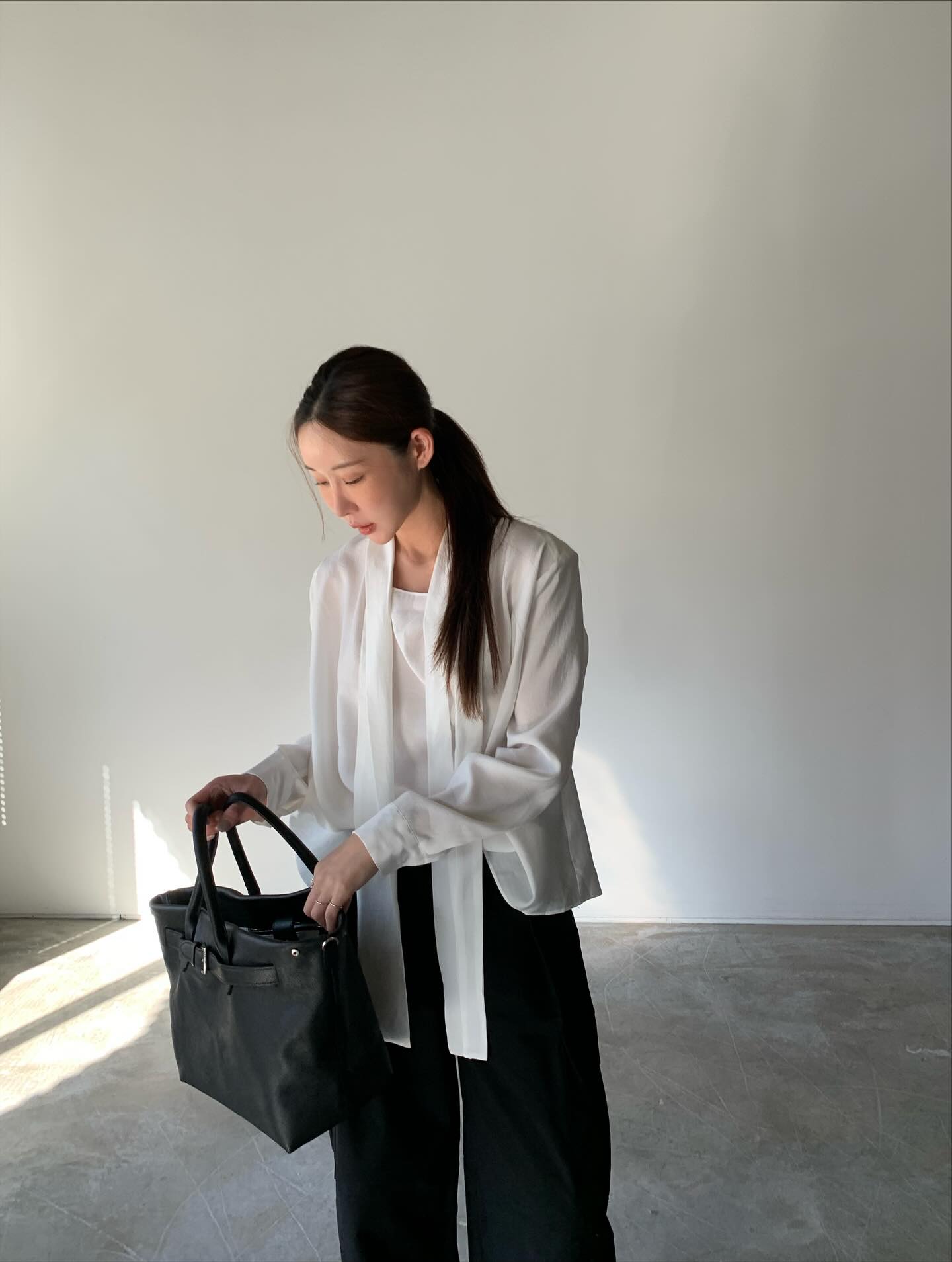 飄帶領設計感百搭純色上衣