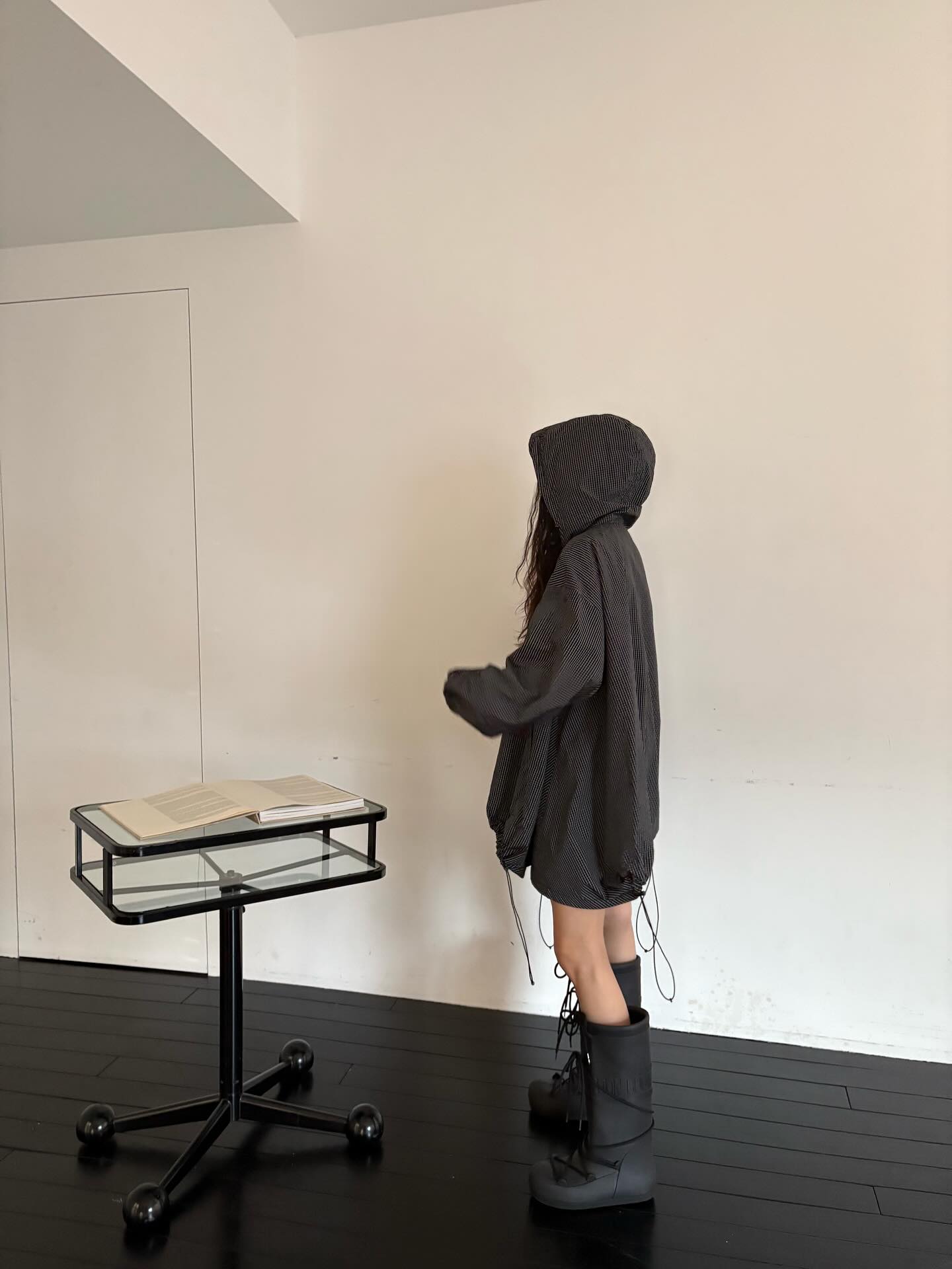 翻領拉鏈下擺抽繩寬鬆連帽薄外套