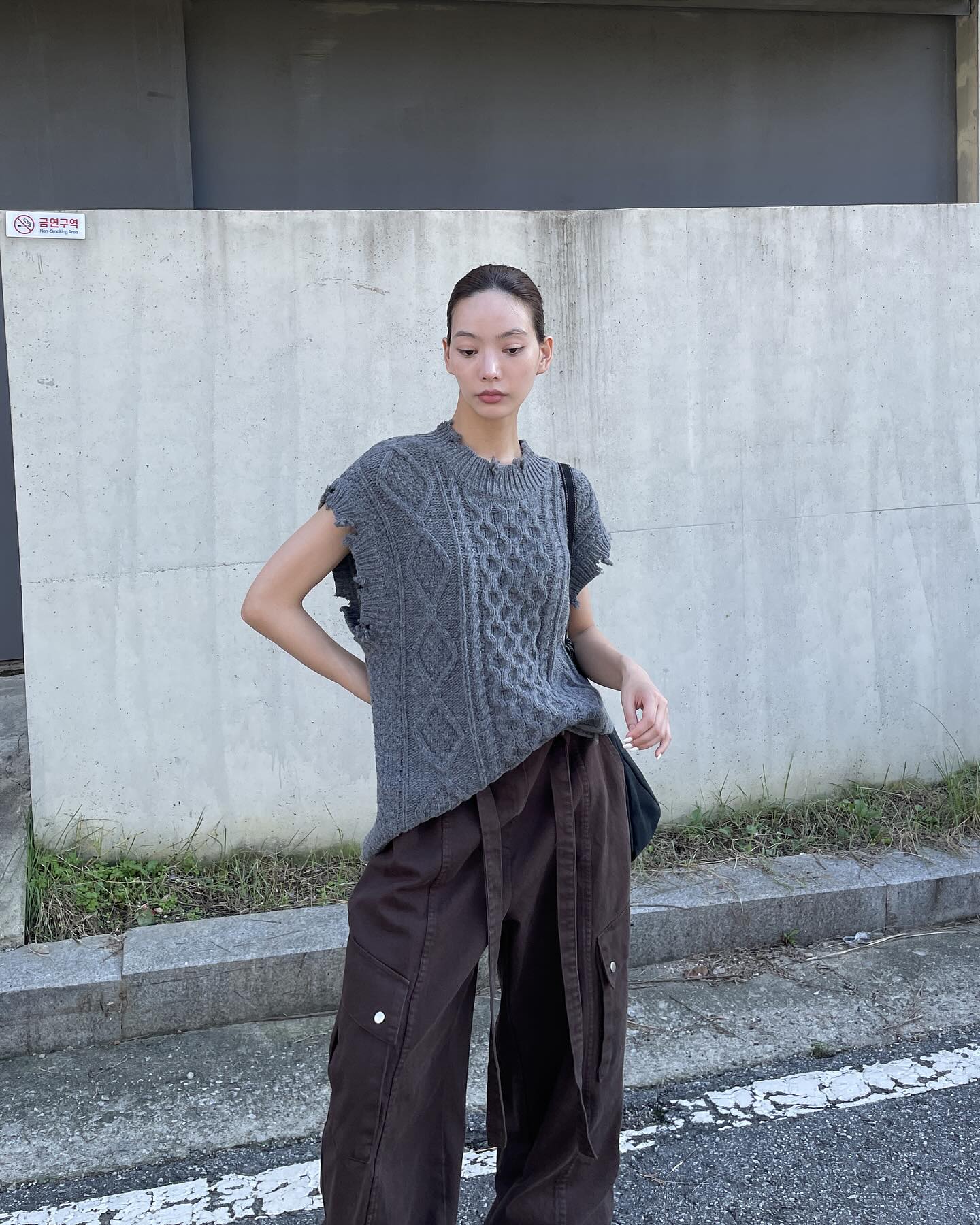 圓領設計感袖口麻花針織毛衣