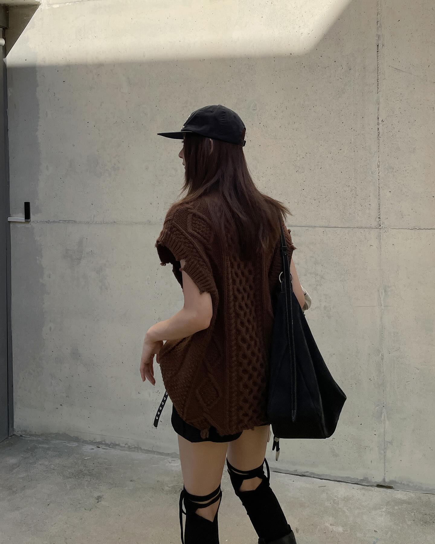 圓領設計感袖口麻花針織毛衣