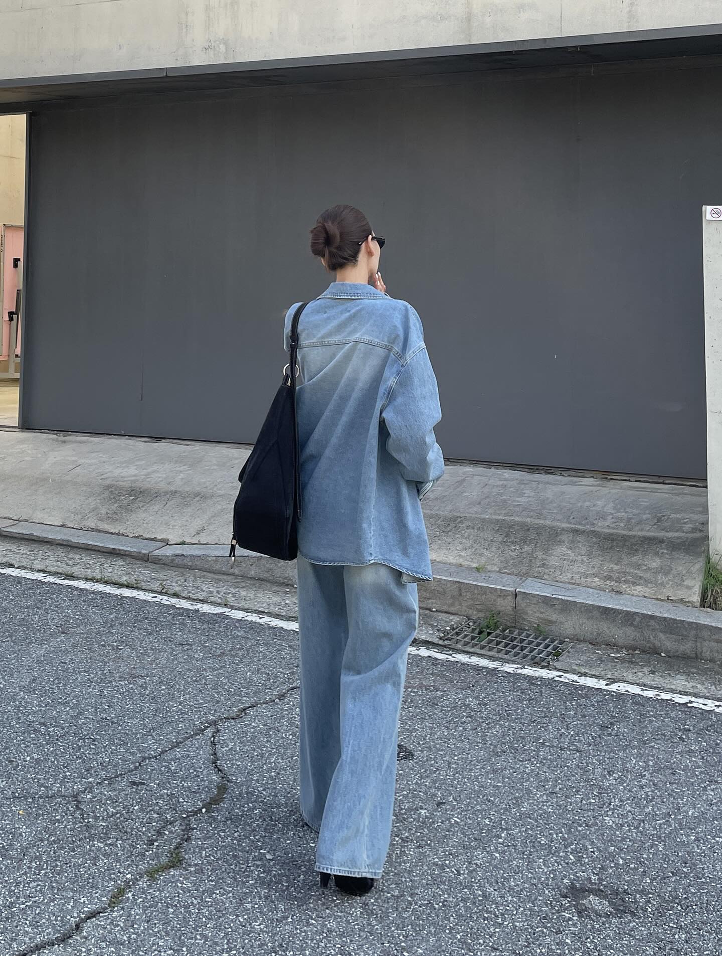 翻領雙口袋寬鬆牛仔襯衫