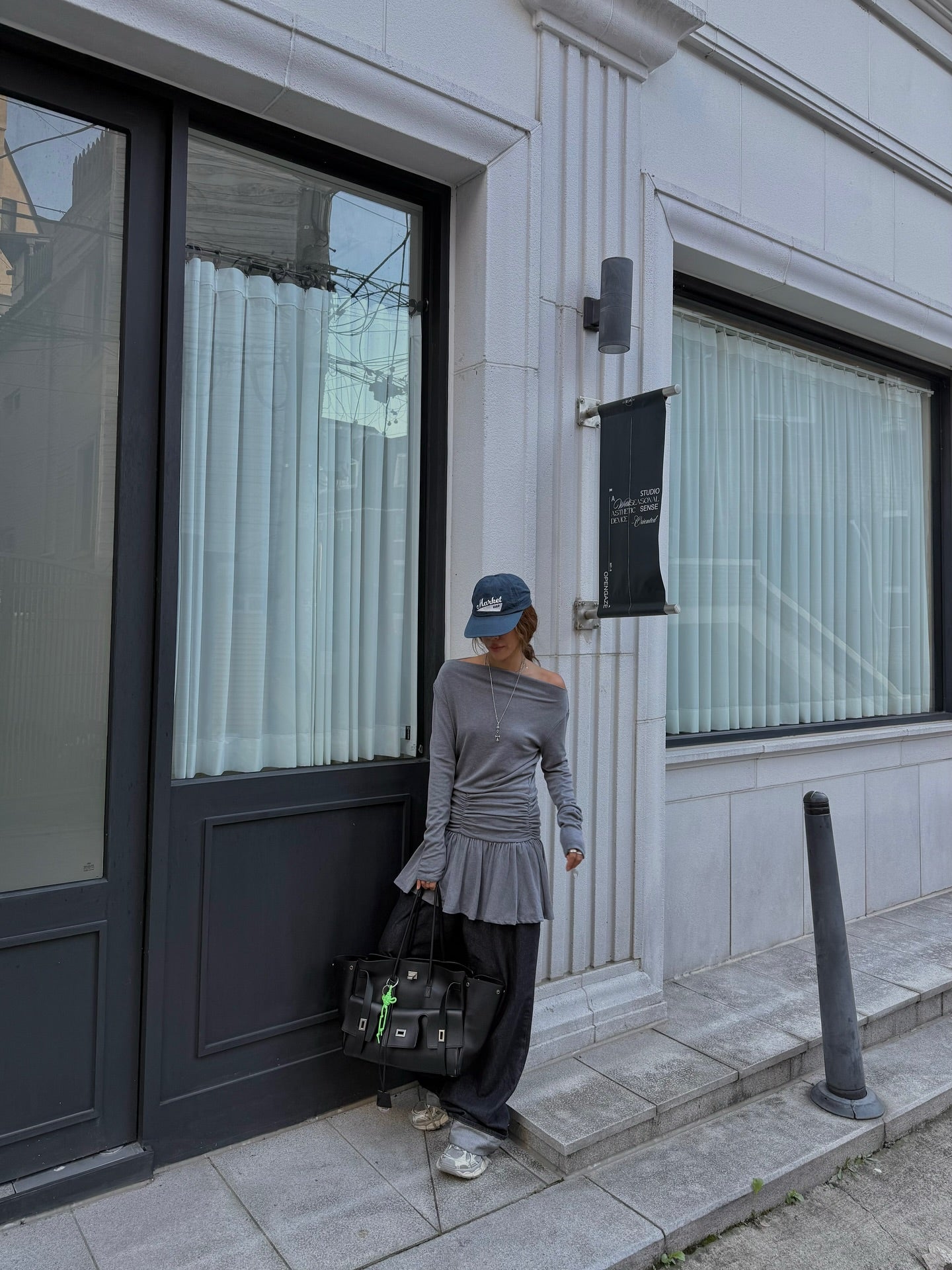 可露肩抽褶修身長袖荷葉下擺裙式T卹