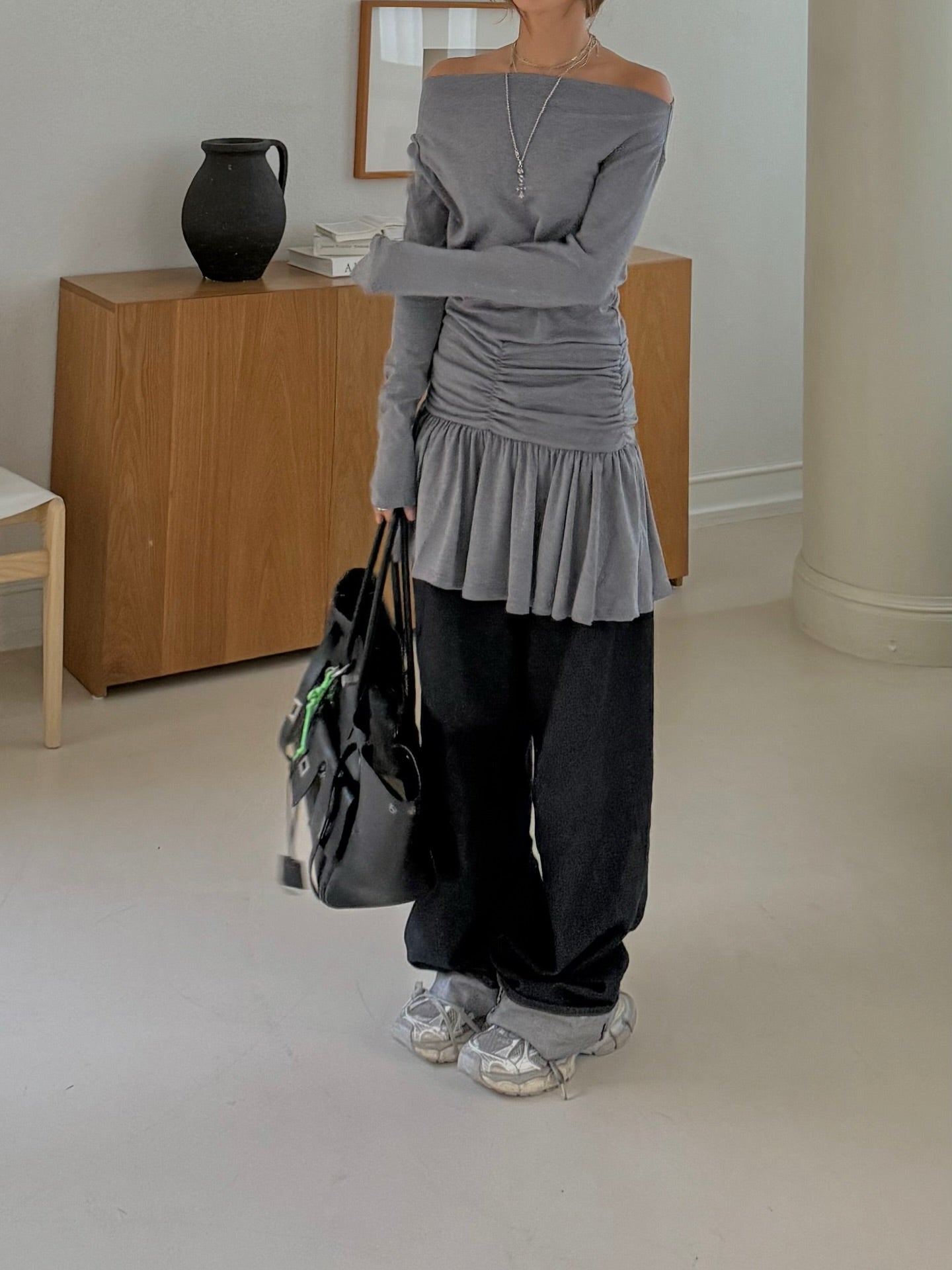 可露肩抽褶修身長袖荷葉下擺裙式T卹