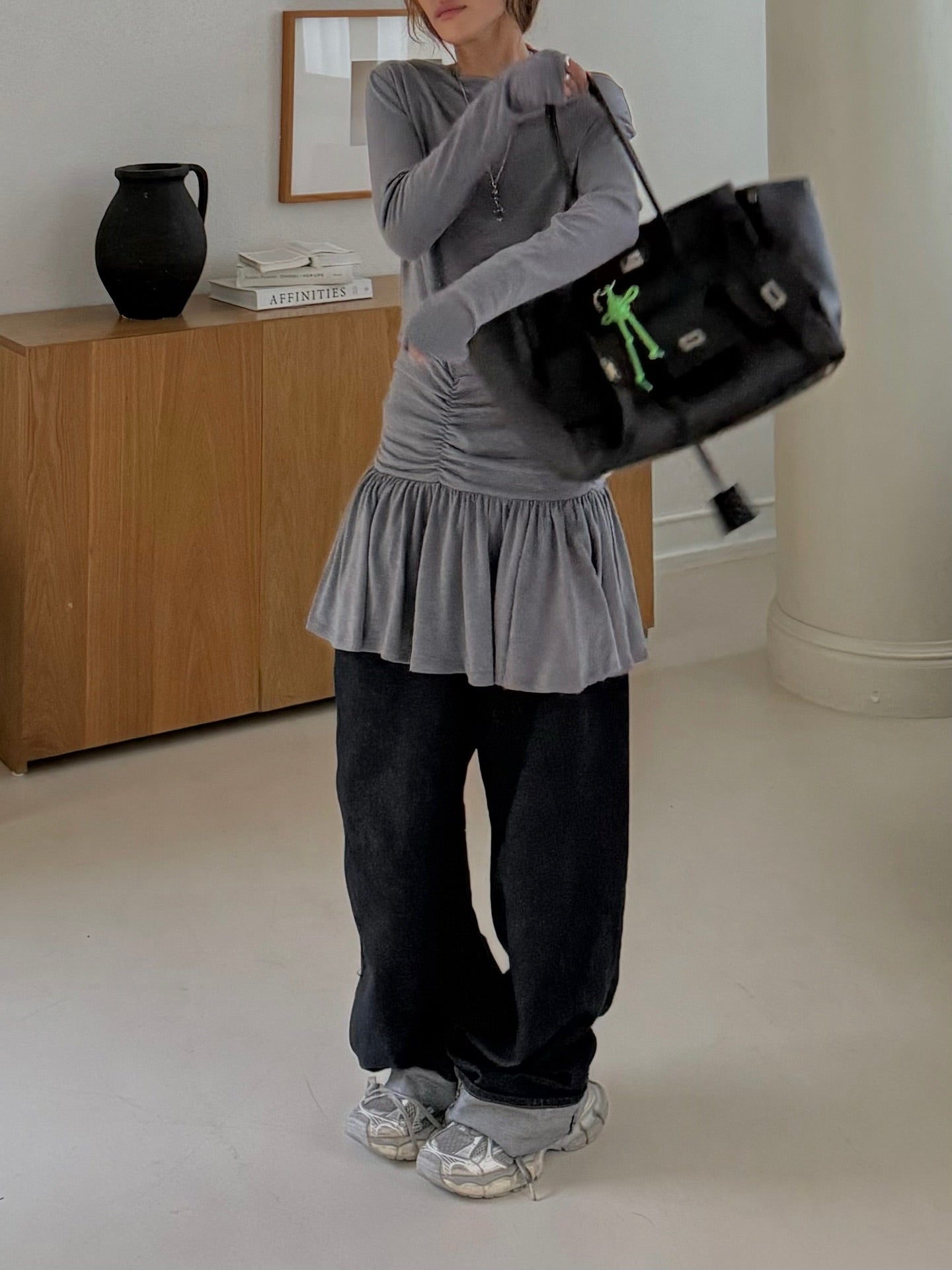 可露肩抽褶修身長袖荷葉下擺裙式T卹