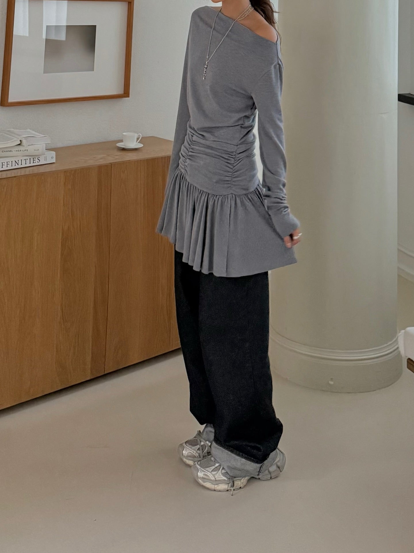 可露肩抽褶修身長袖荷葉下擺裙式T卹