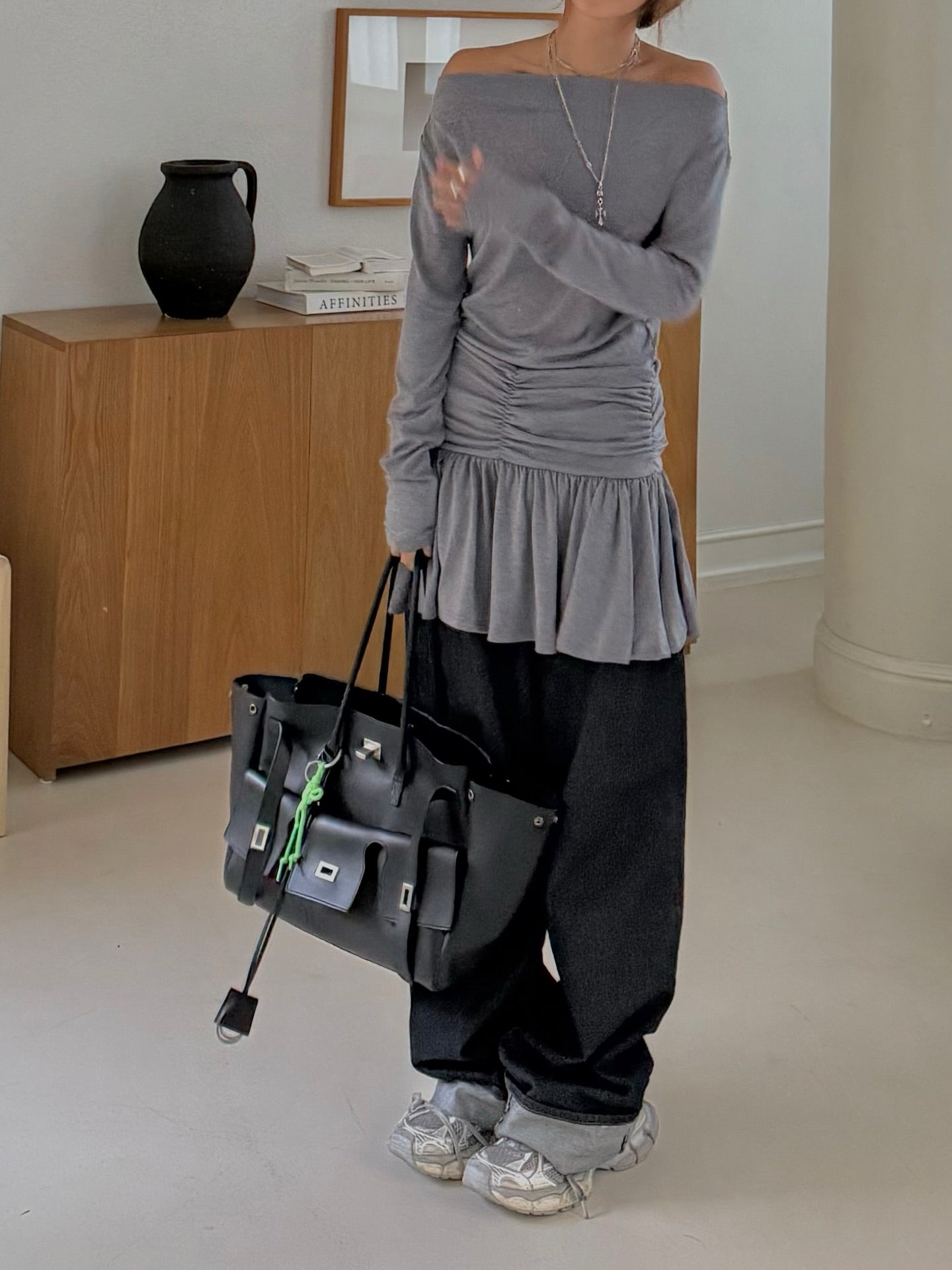 可露肩抽褶修身長袖荷葉下擺裙式T卹