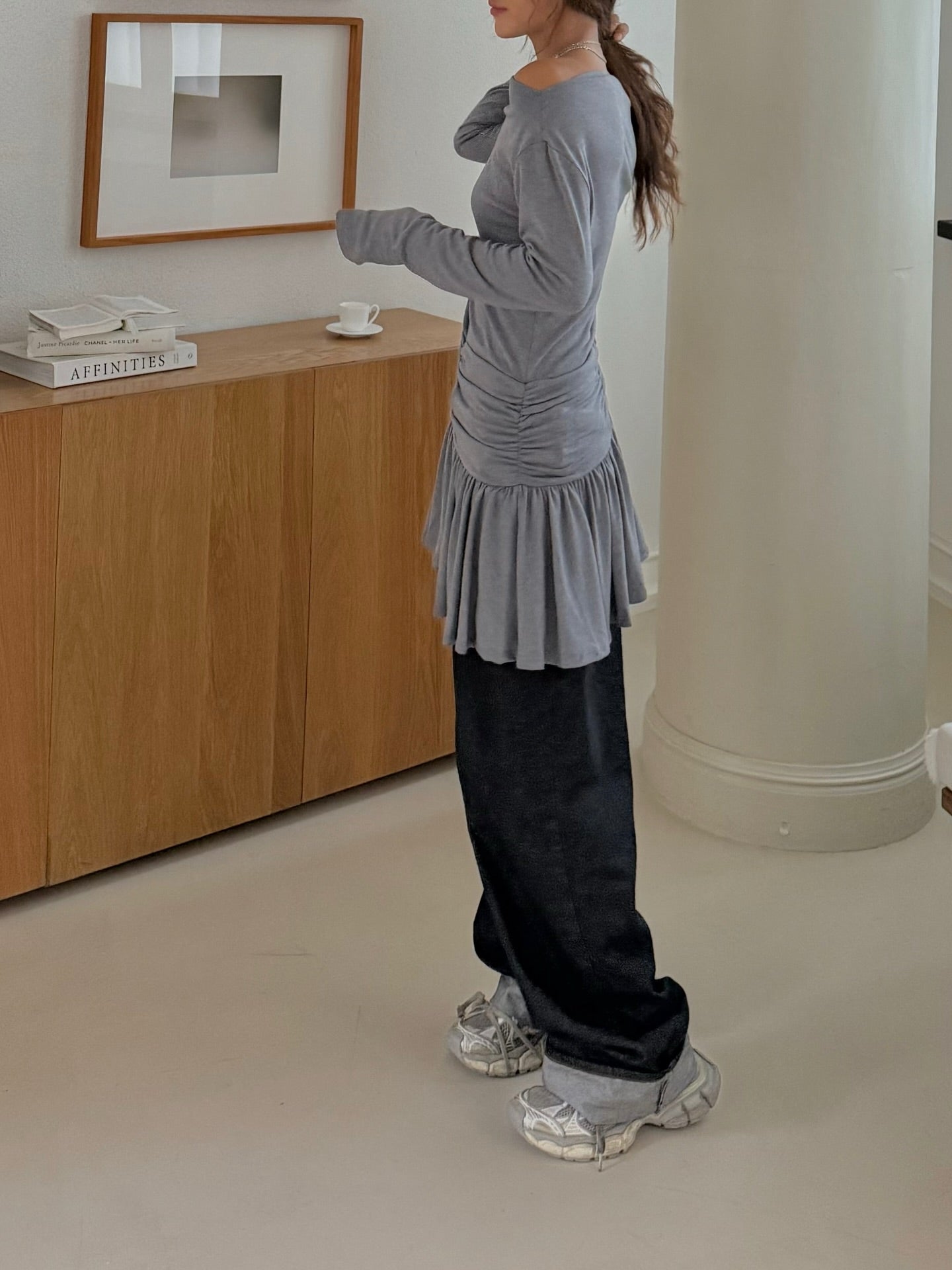 可露肩抽褶修身長袖荷葉下擺裙式T卹