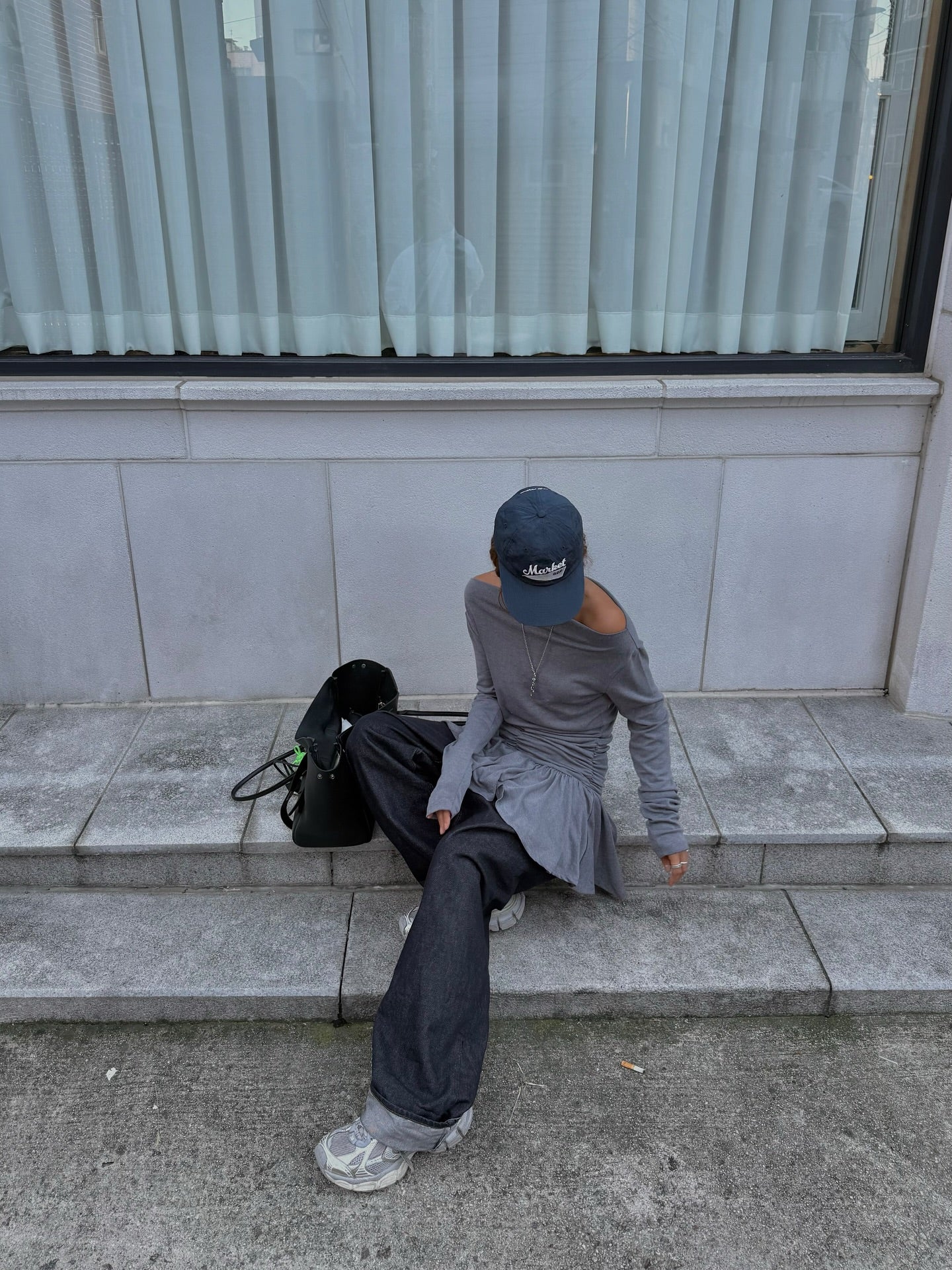 可露肩抽褶修身長袖荷葉下擺裙式T卹