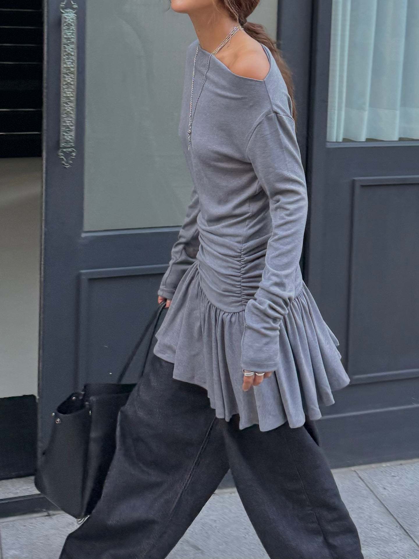 可露肩抽褶修身長袖荷葉下擺裙式T卹