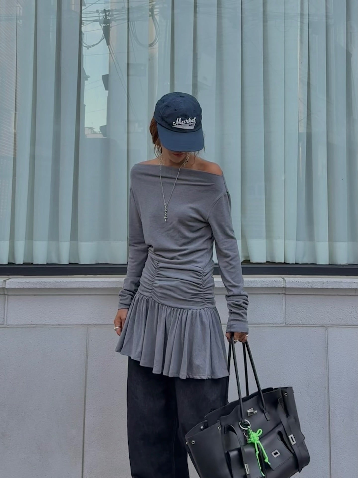 可露肩抽褶修身長袖荷葉下擺裙式T卹