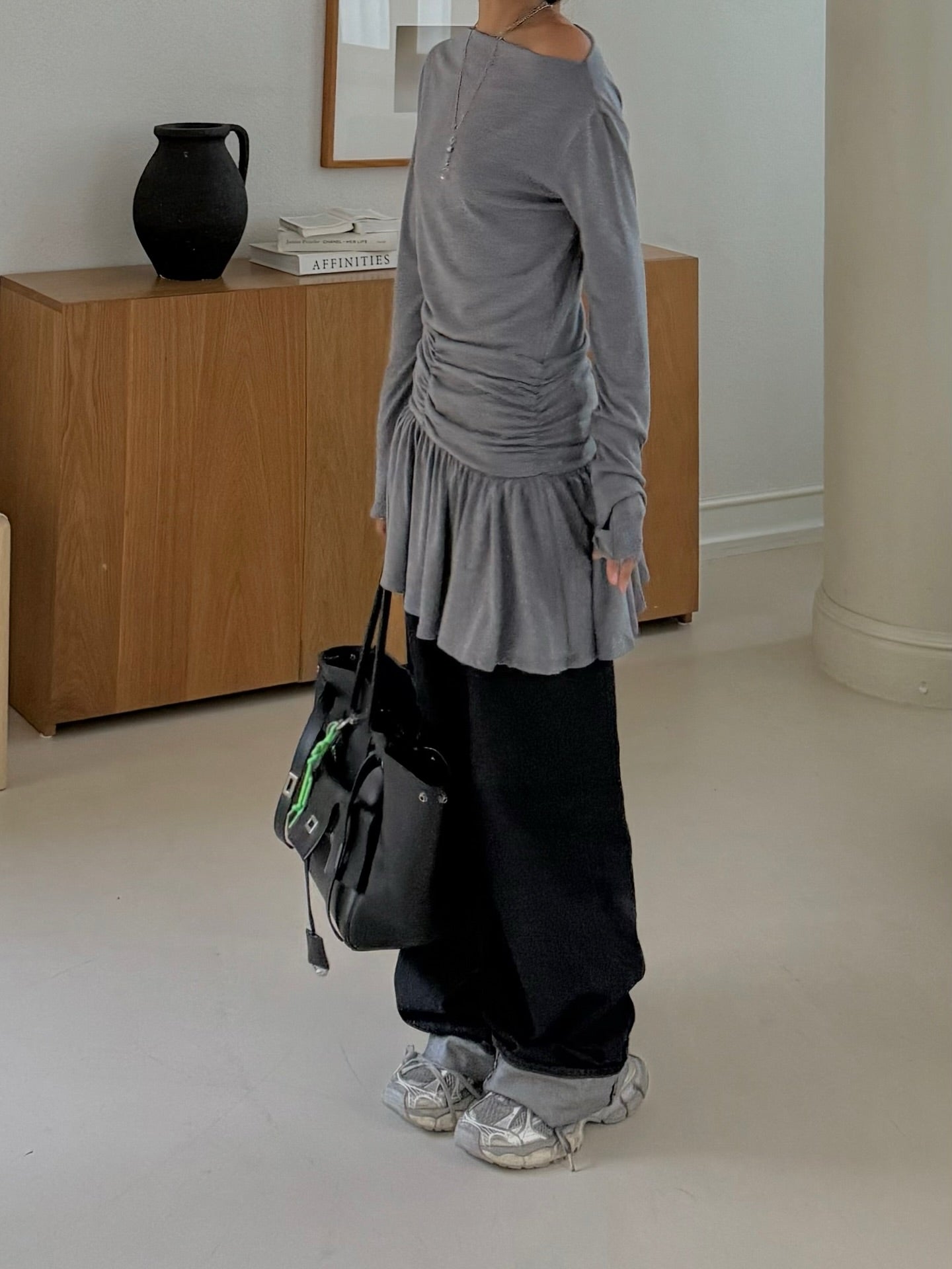 可露肩抽褶修身長袖荷葉下擺裙式T卹