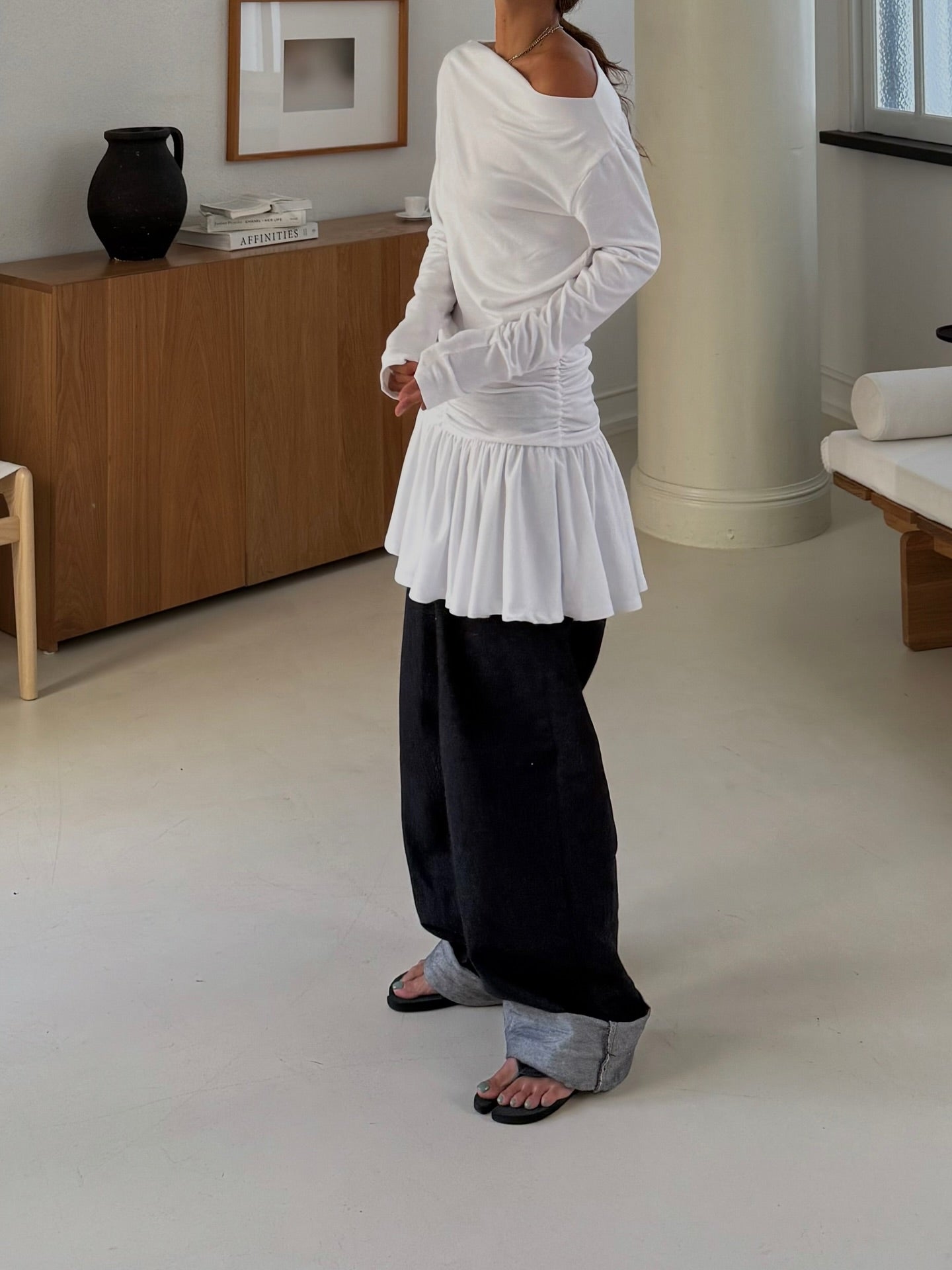 可露肩抽褶修身長袖荷葉下擺裙式T卹