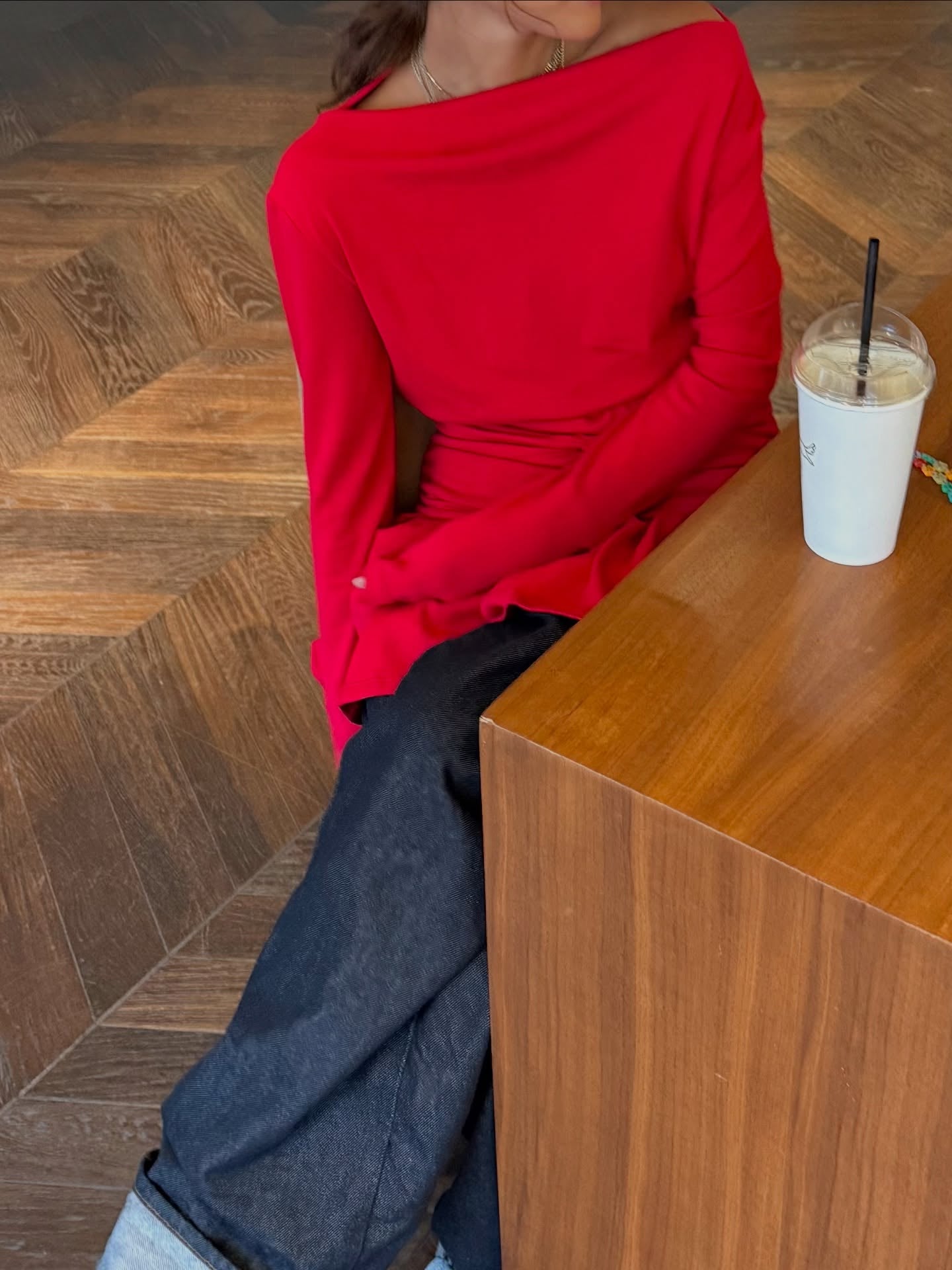 可露肩抽褶修身長袖荷葉下擺裙式T卹