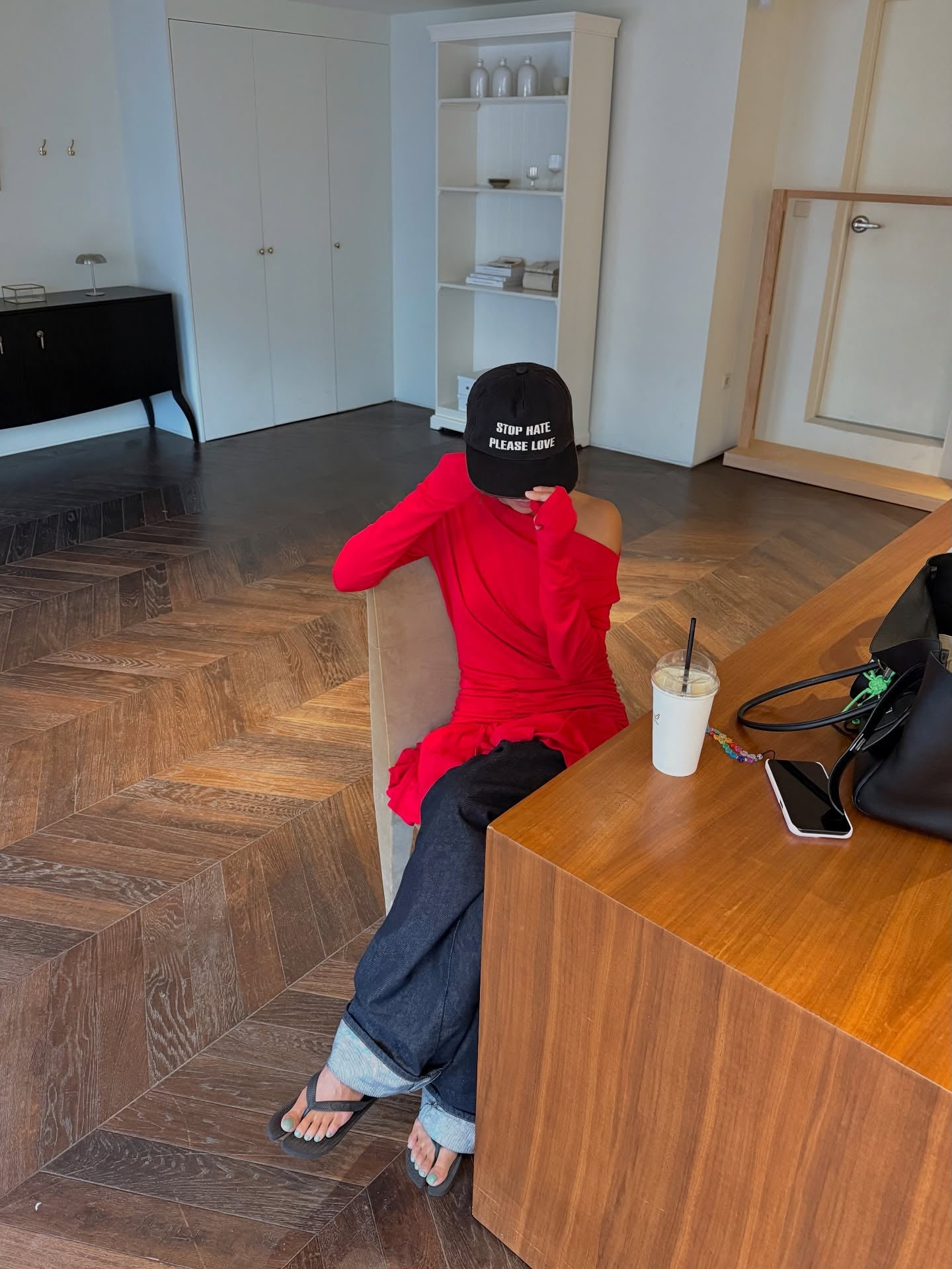 可露肩抽褶修身長袖荷葉下擺裙式T卹