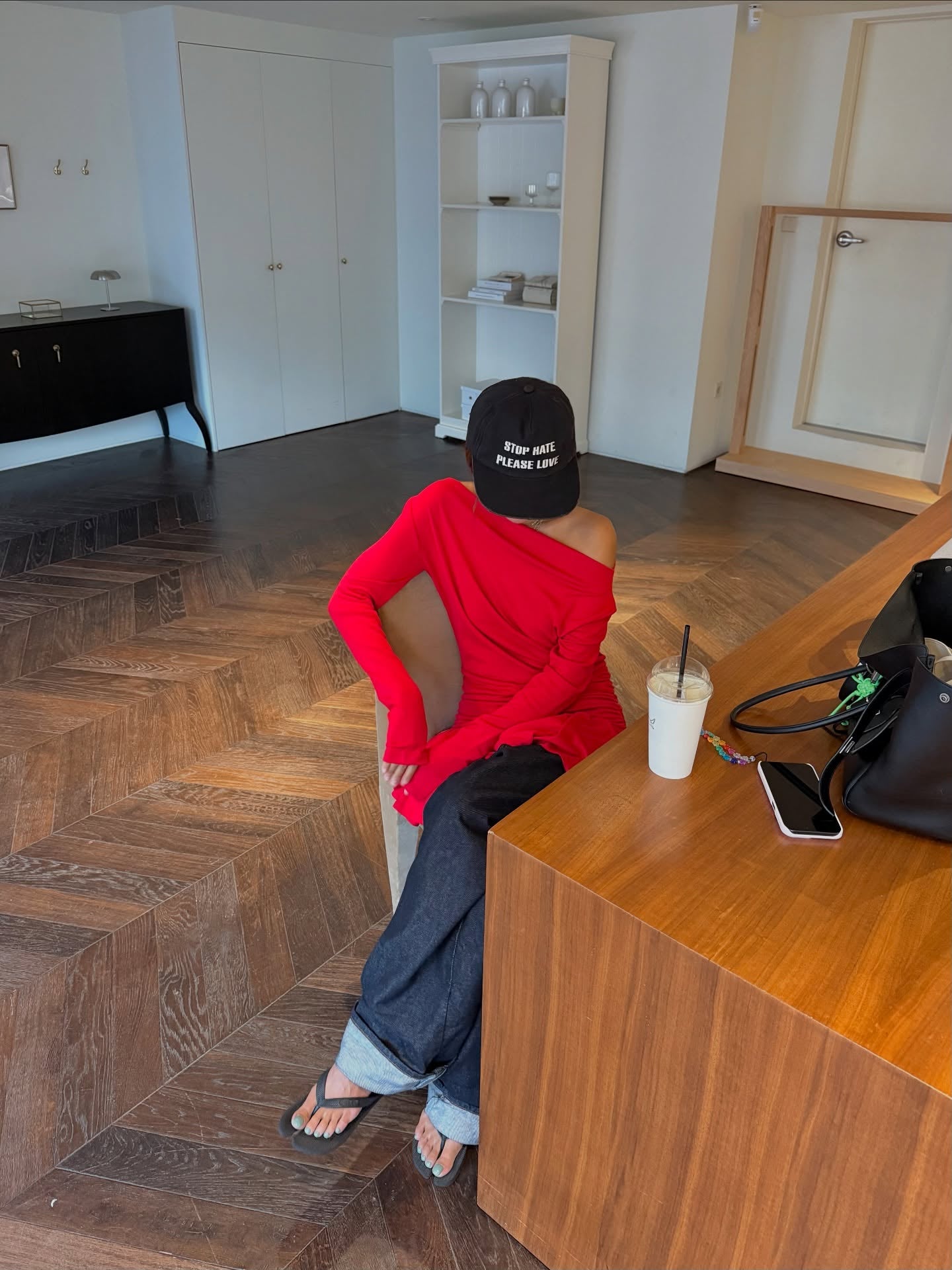 可露肩抽褶修身長袖荷葉下擺裙式T卹