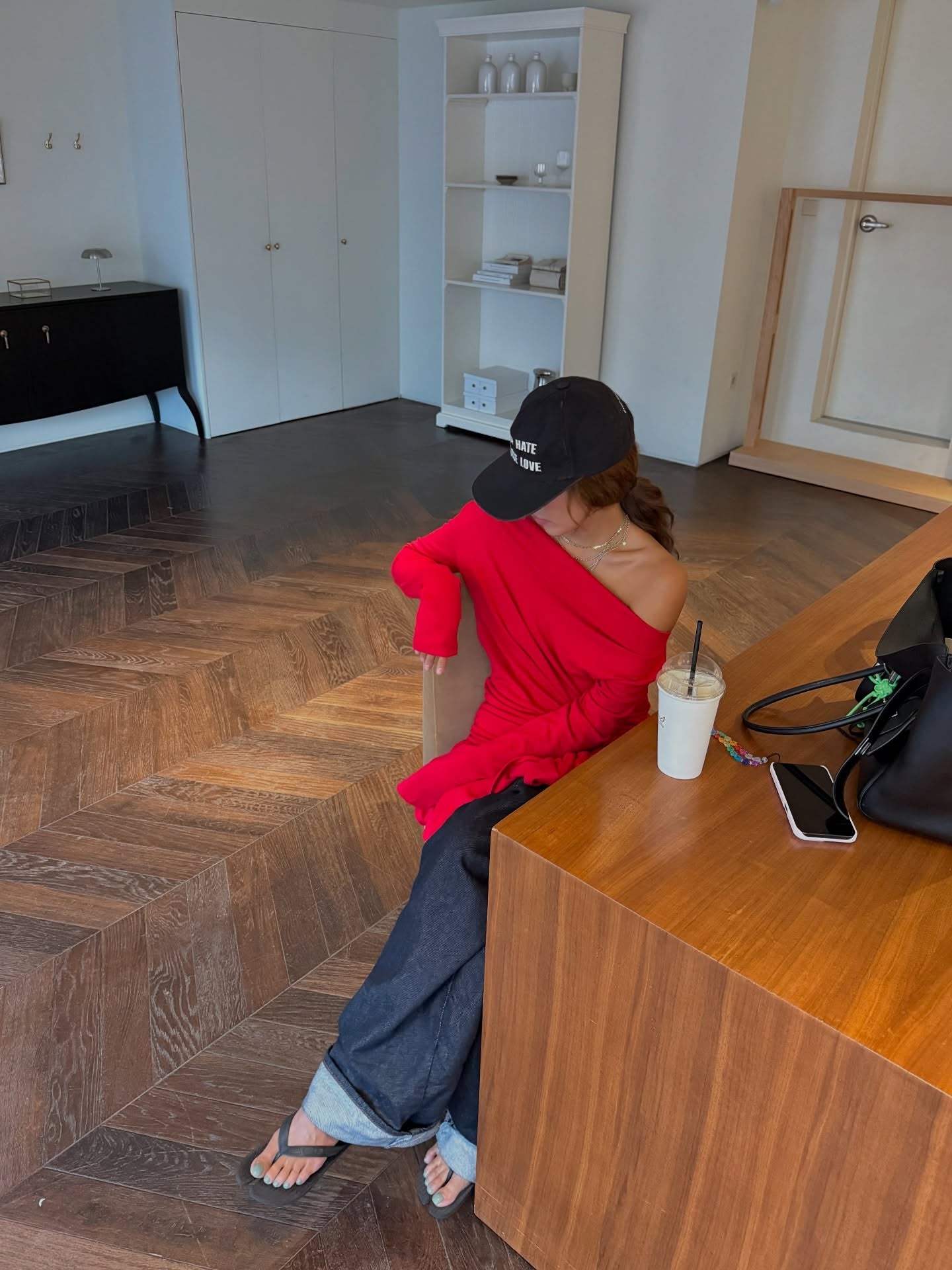 可露肩抽褶修身長袖荷葉下擺裙式T卹