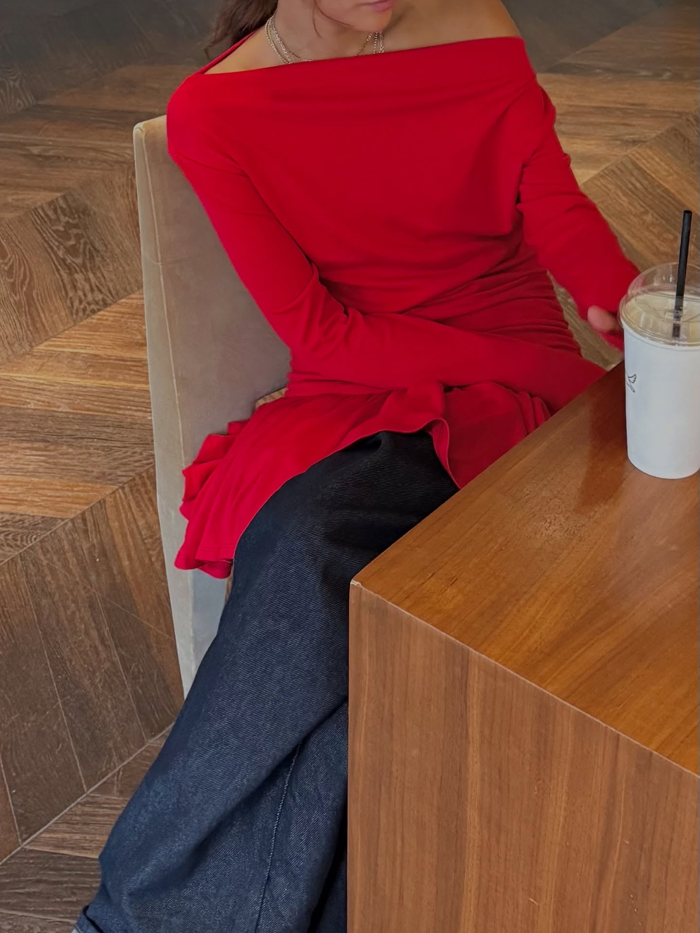 可露肩抽褶修身長袖荷葉下擺裙式T卹