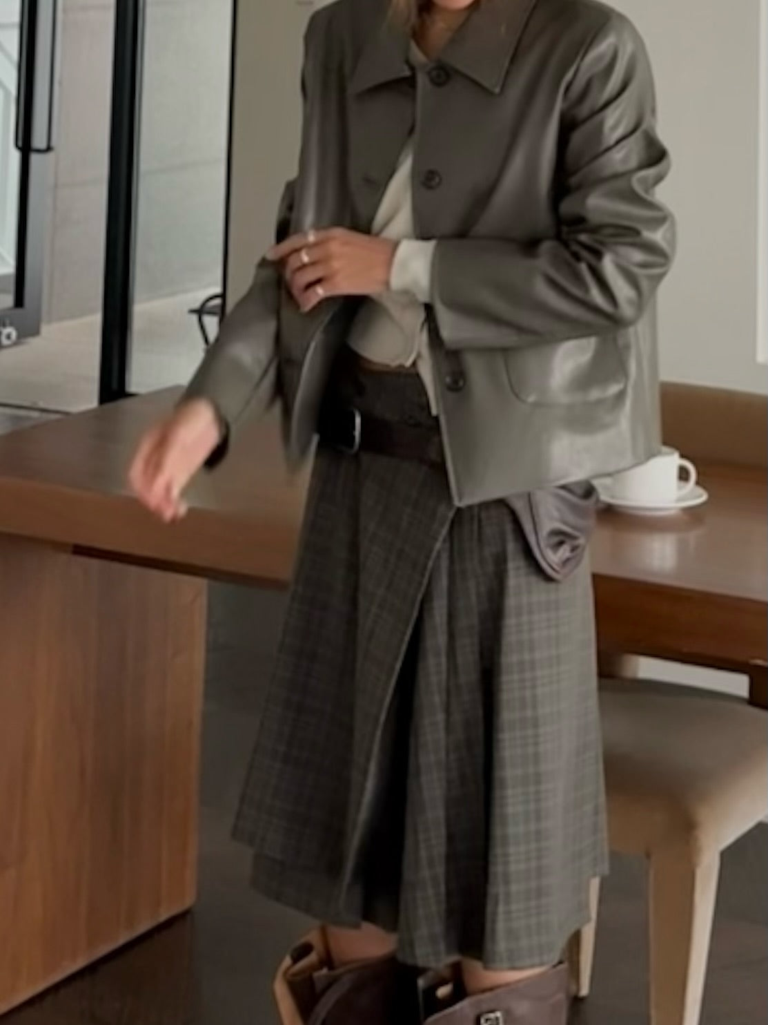 復古簡約氣質翻領短款皮衣外套