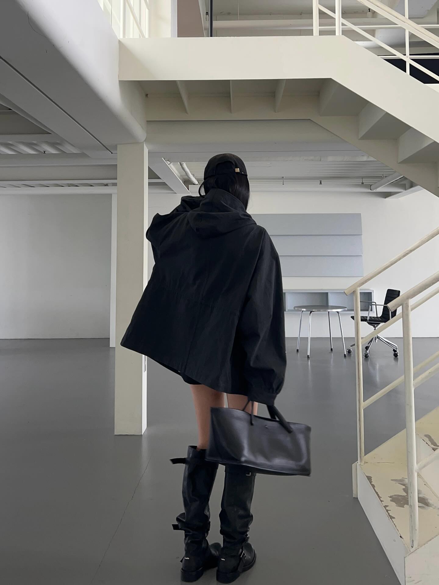 大口袋鬆緊腰連帽外套