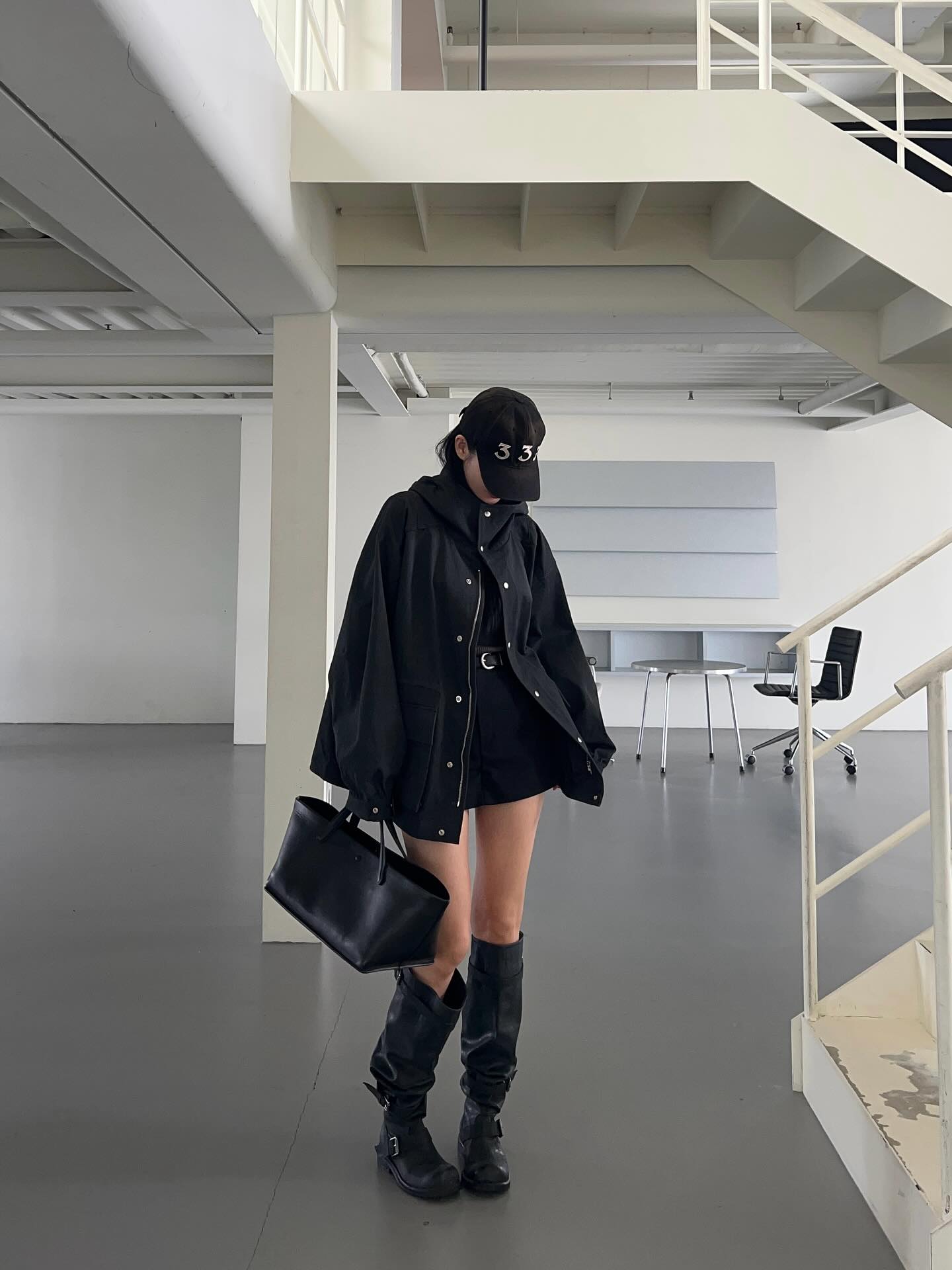 大口袋鬆緊腰連帽外套