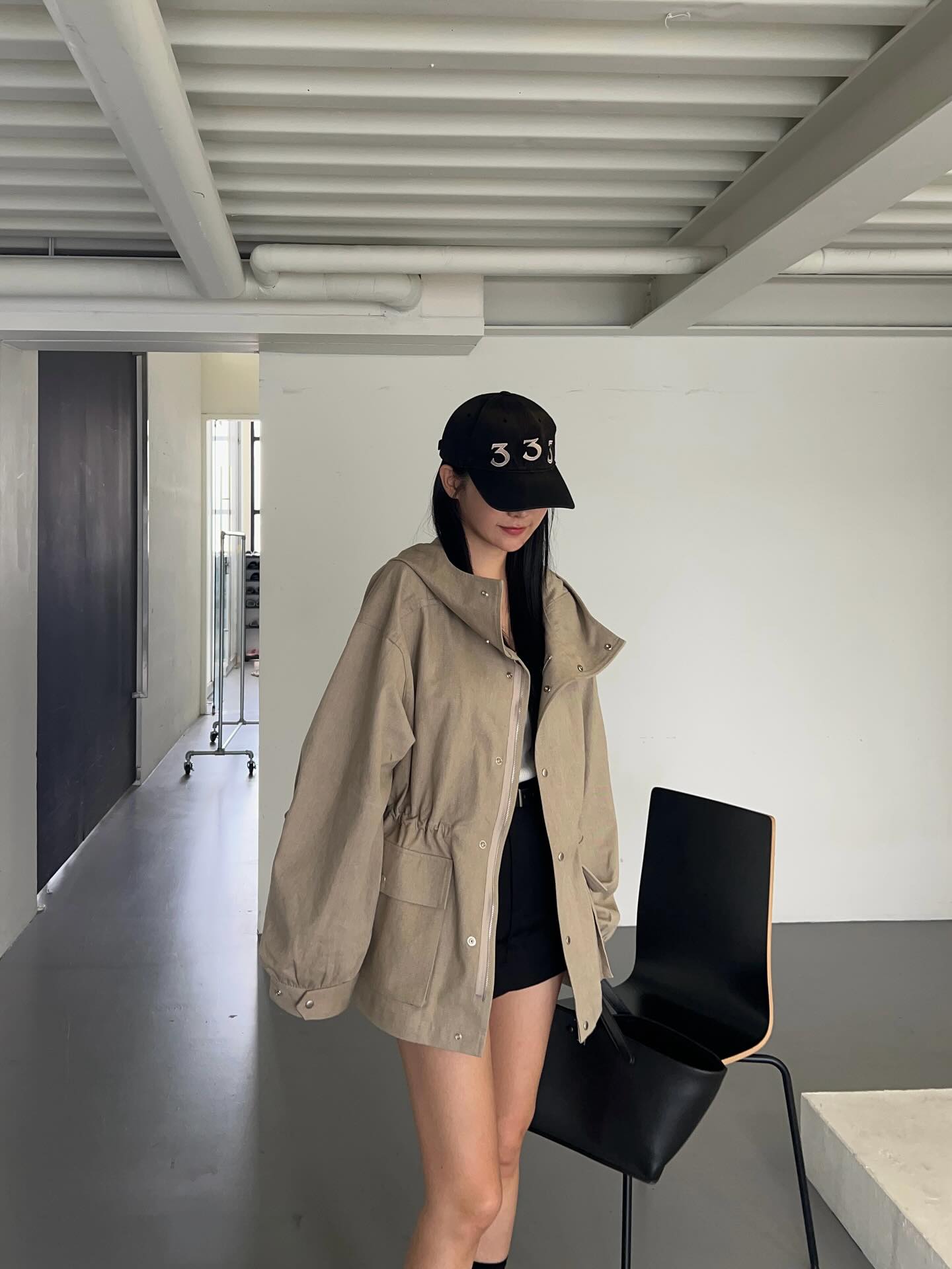 大口袋鬆緊腰連帽外套