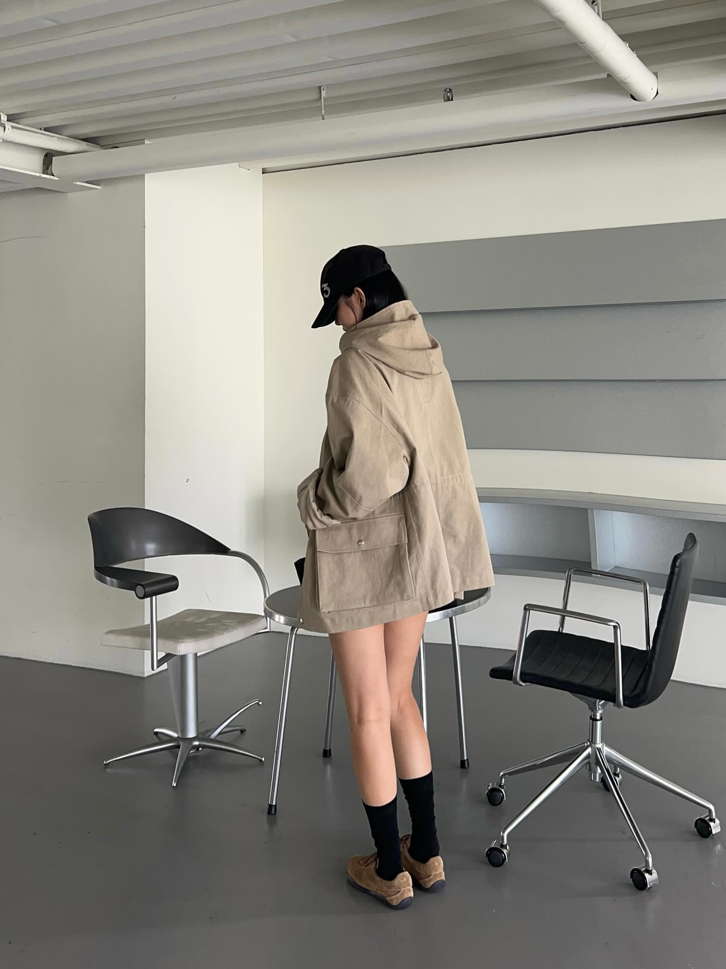 大口袋鬆緊腰連帽外套