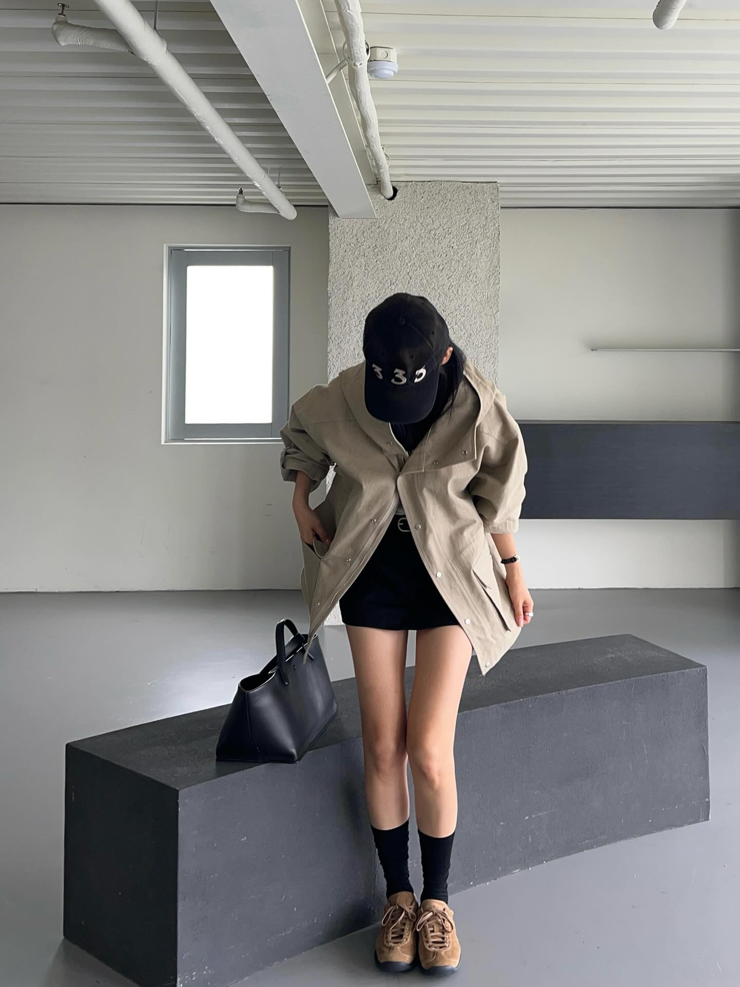 大口袋鬆緊腰連帽外套