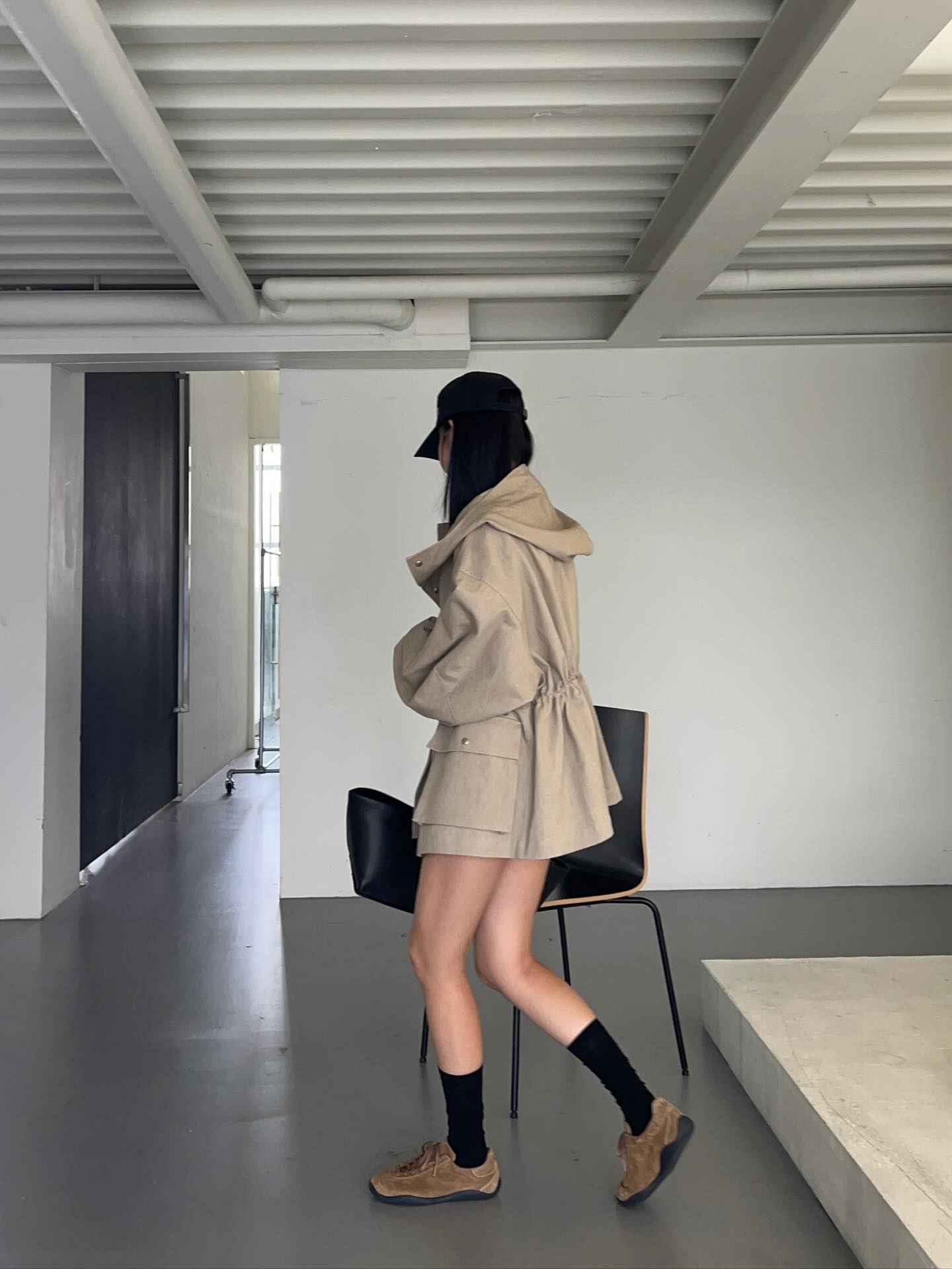 大口袋鬆緊腰連帽外套