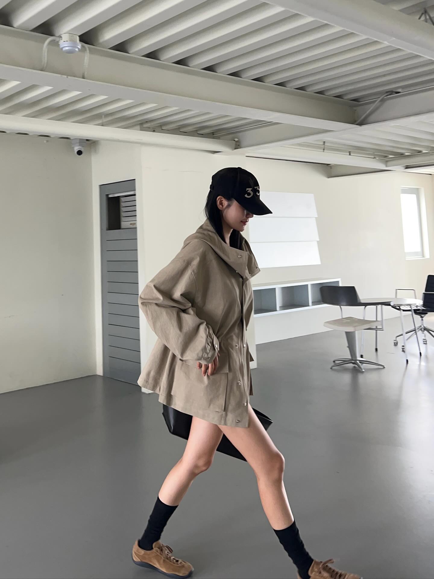 大口袋鬆緊腰連帽外套