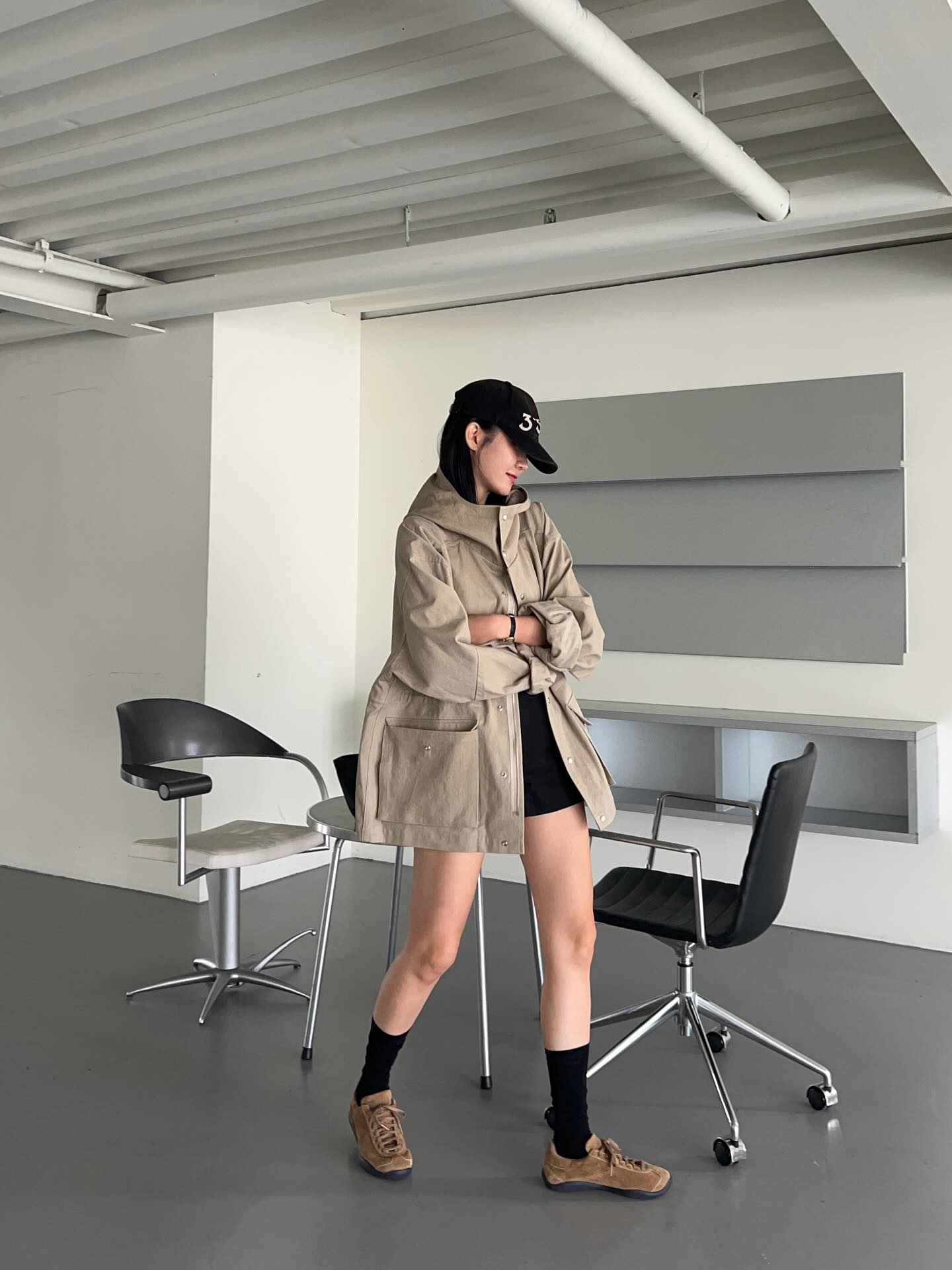 大口袋鬆緊腰連帽外套