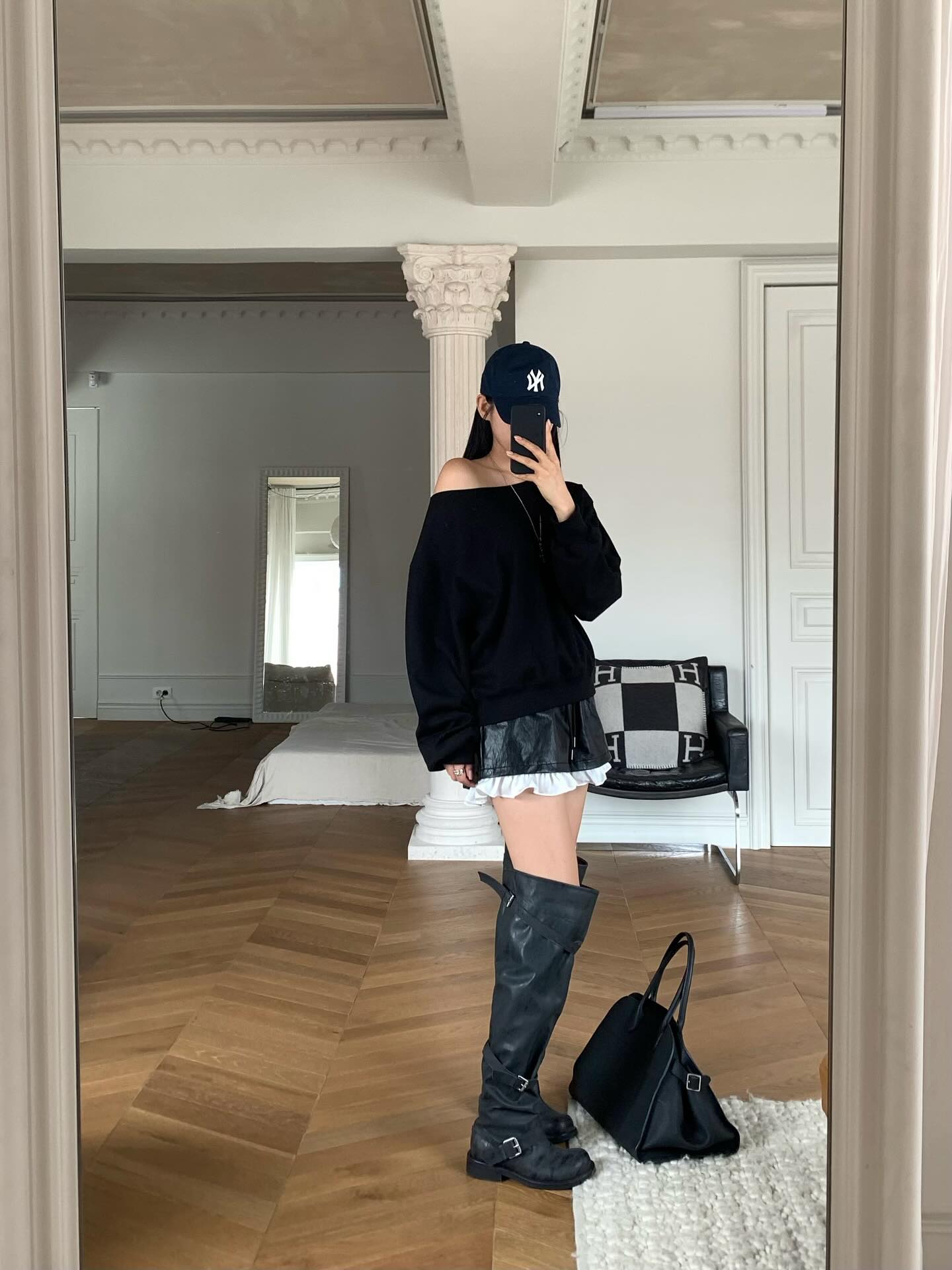 鬆緊腰抽繩設計感拼接網紗皮革短褲